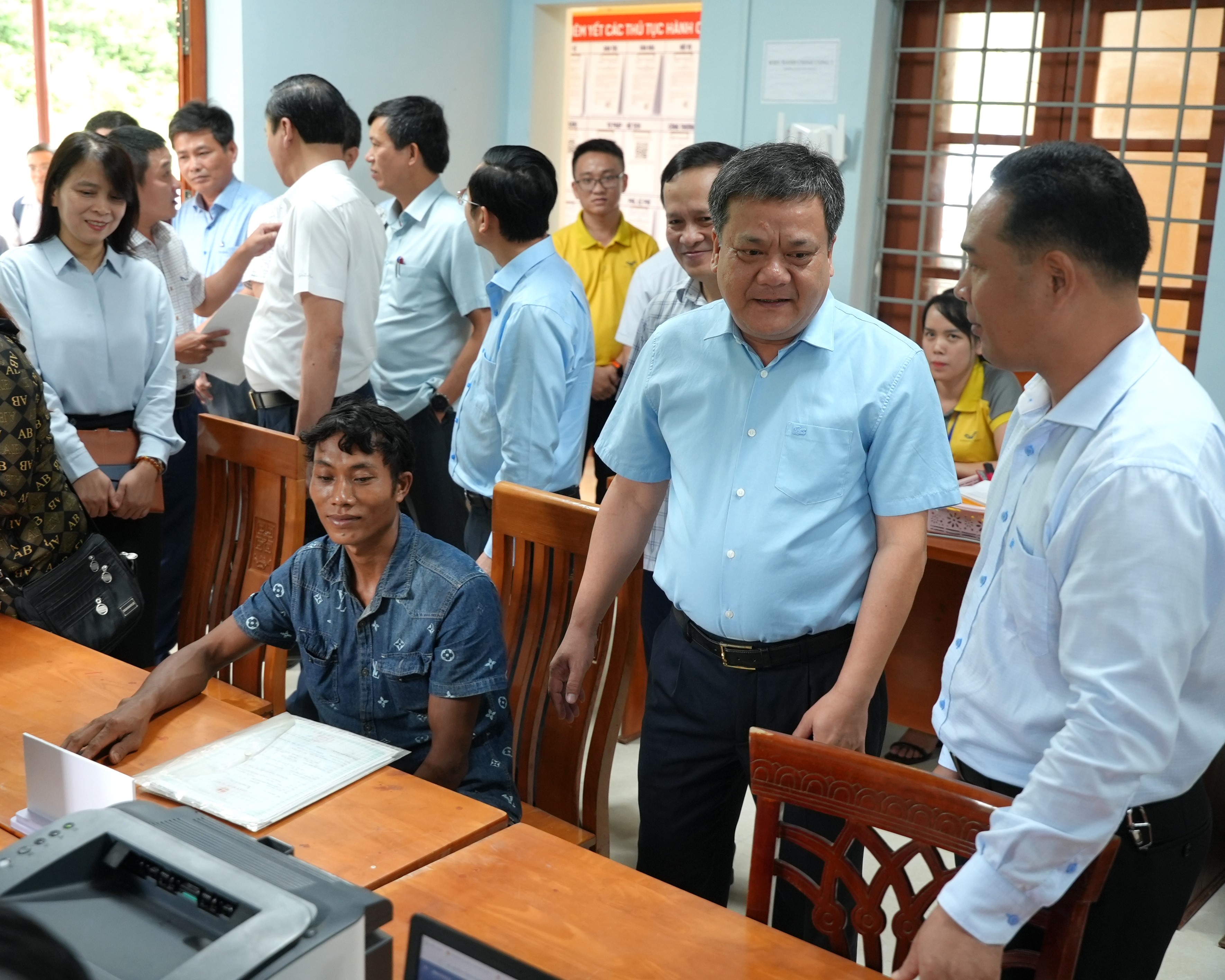 Chủ tịch UBND tỉnh Trần Phong kiểm tra tình hình hoạt động mô hình chính quyền địa phương 2 cấp