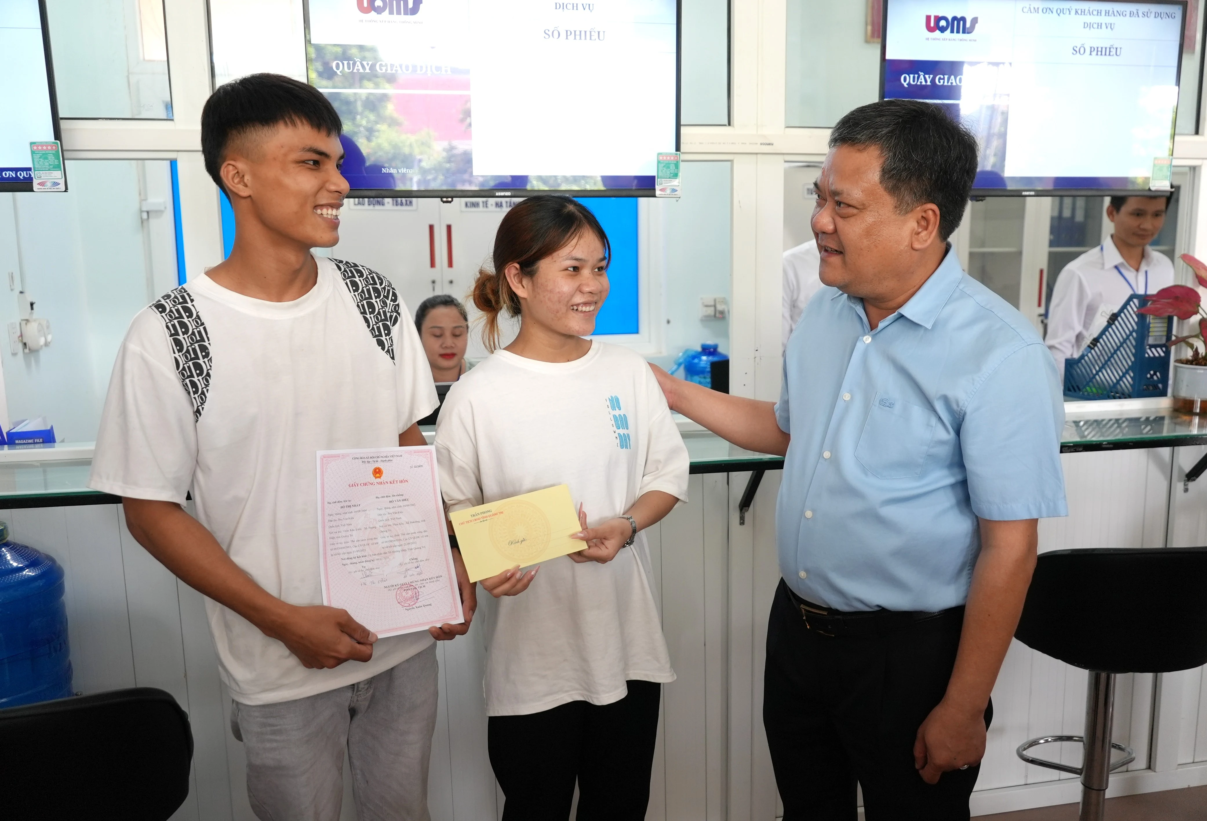 Chủ tịch UBND tỉnh Trần Phong kiểm tra tình hình hoạt động mô hình chính quyền địa phương 2 cấp