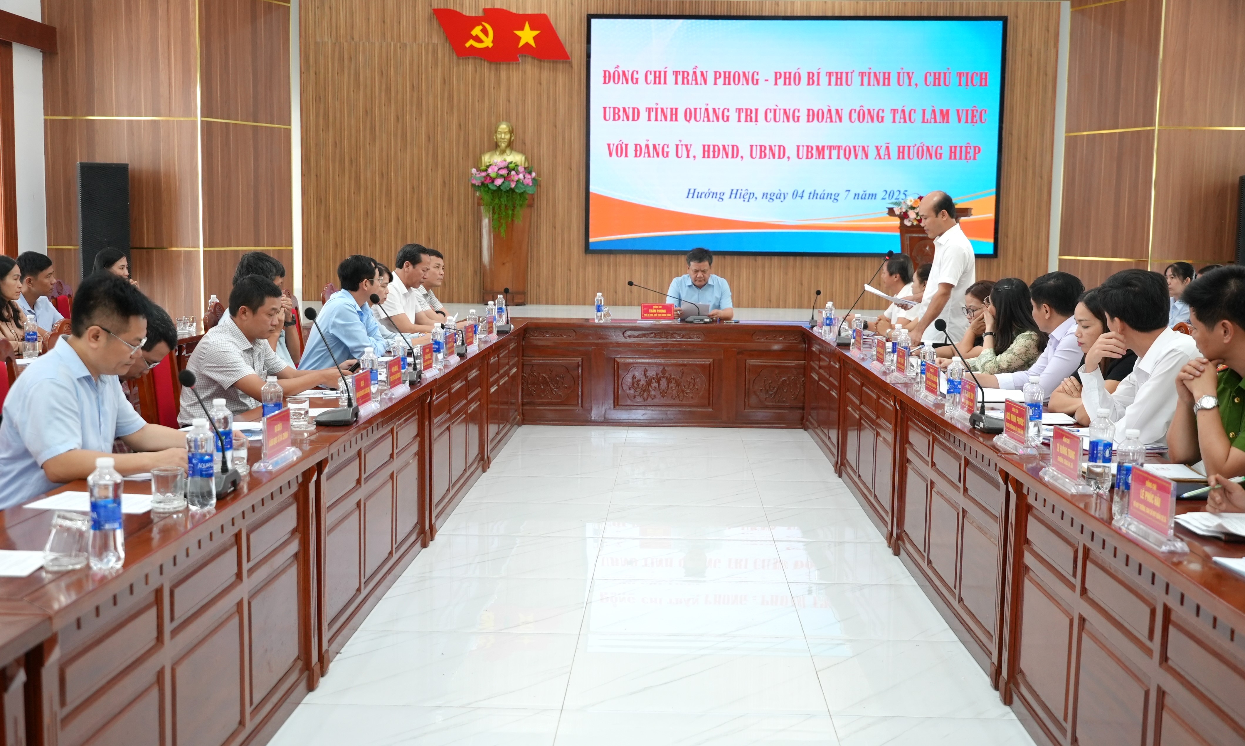 Chủ tịch UBND tỉnh Trần Phong kiểm tra tình hình hoạt động mô hình chính quyền địa phương 2 cấp