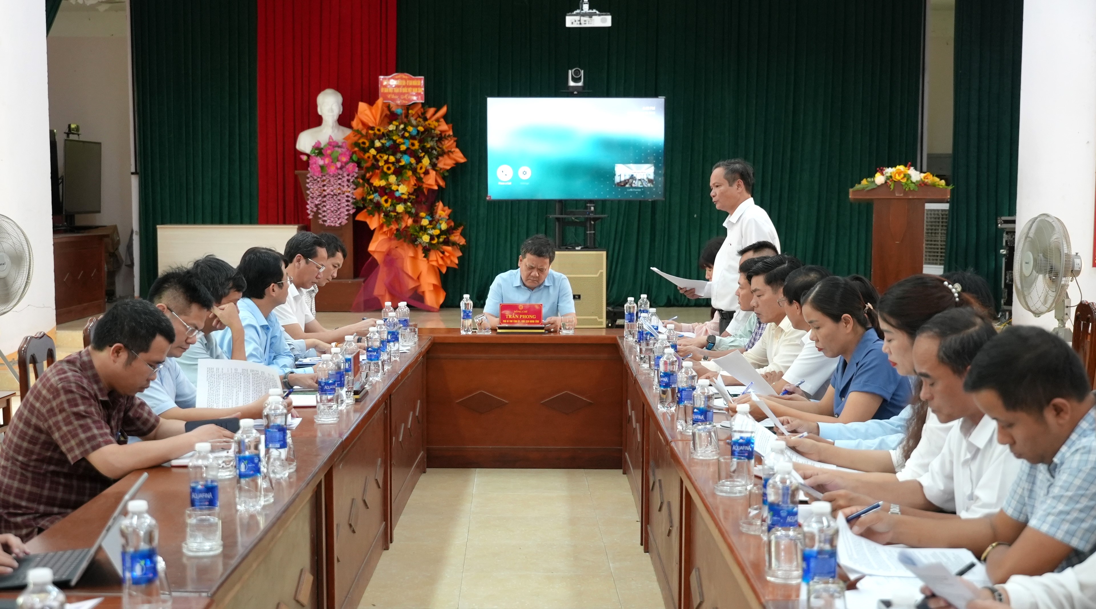 Chủ tịch UBND tỉnh Trần Phong kiểm tra tình hình hoạt động mô hình chính quyền địa phương 2 cấp