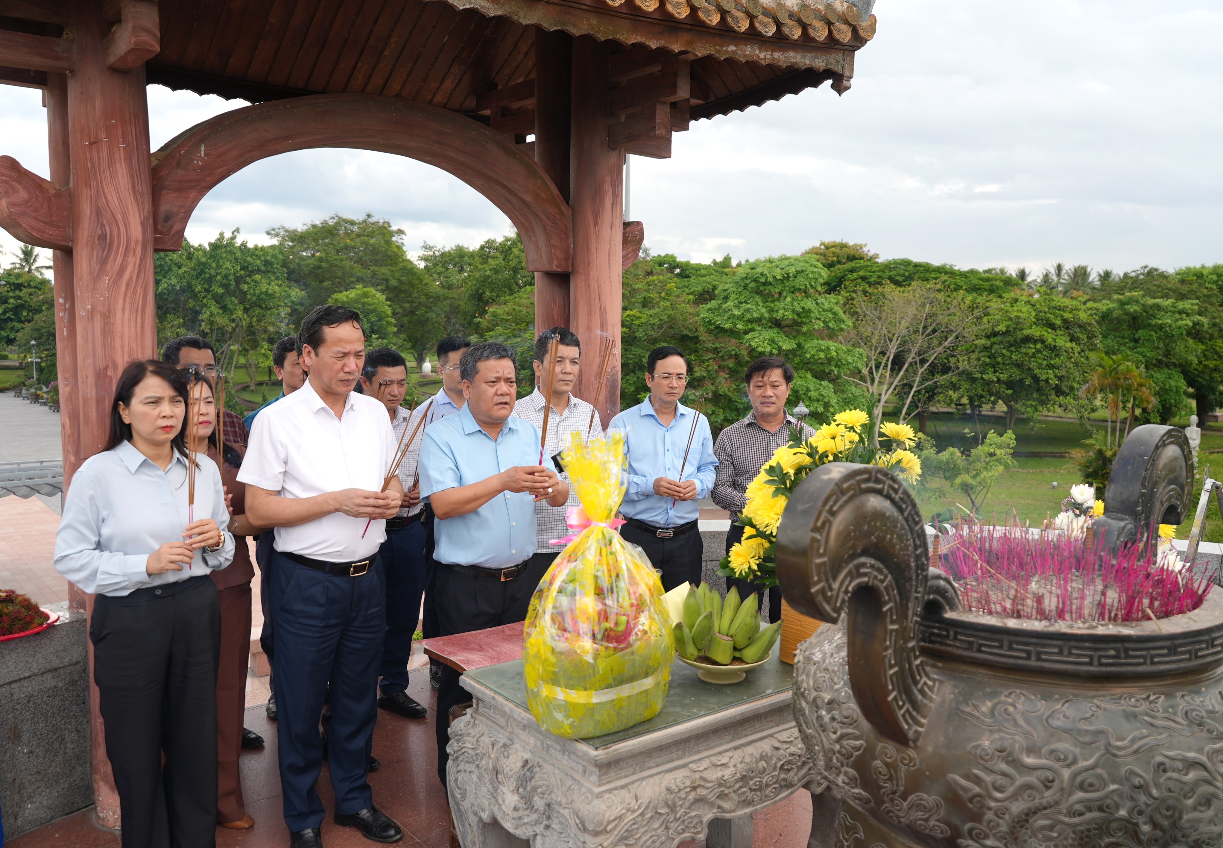 Chủ tịch UBND tỉnh Trần Phong kiểm tra tình hình hoạt động mô hình chính quyền địa phương 2 cấp