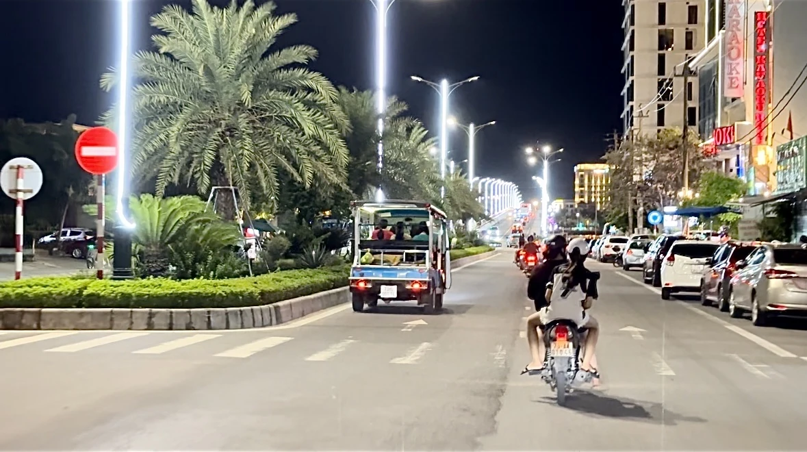 Hoạt động xe điện 4 bánh: Cần chấp hành nghiêm quy định