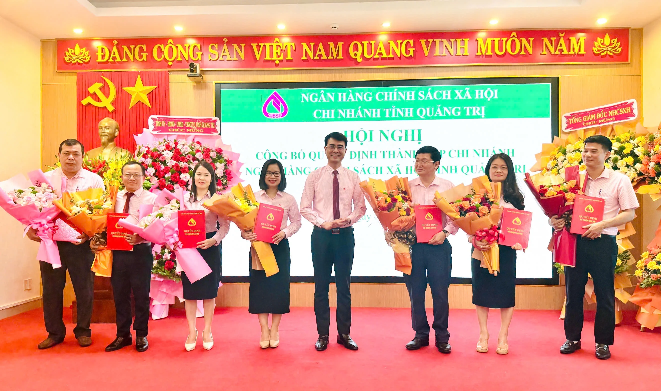 Công bố quyết định thành lập và kiện toàn Chi nhánh NHCSXH tỉnh Quảng Trị