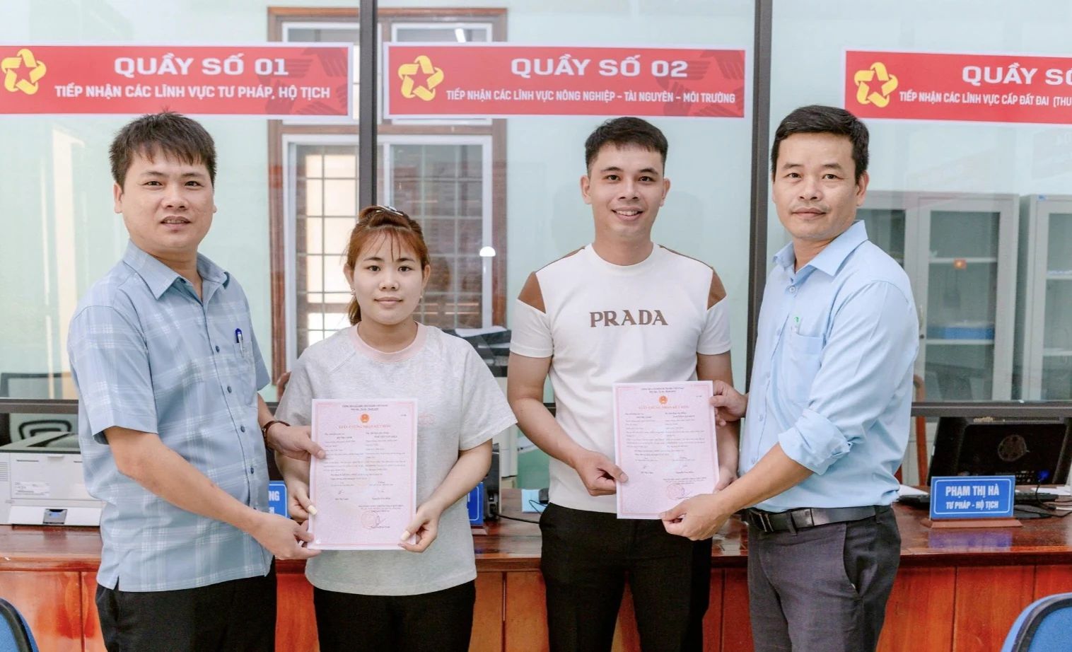 Đôi trẻ về chung “một nhà” trong ngày thành lập xã mới