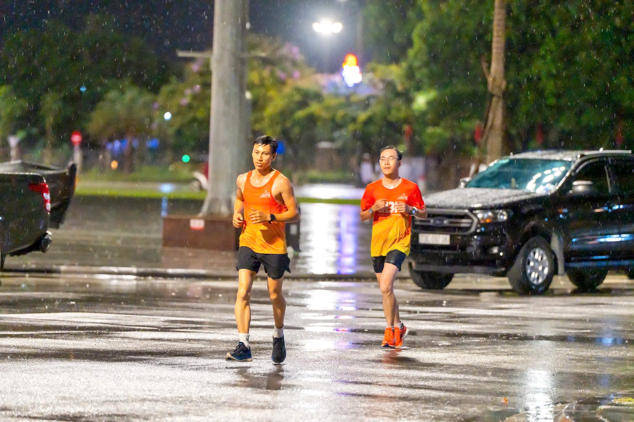 Gần 100 runners tham gia “Long run 73,74km - Khi hai ta về một nhà”