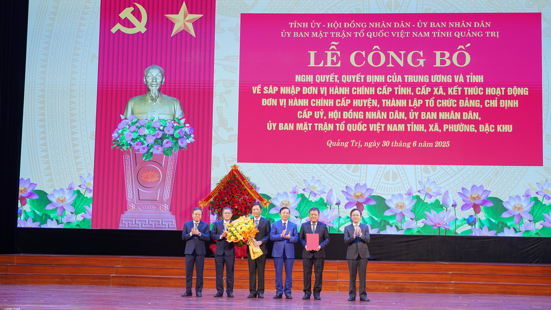 Công bố các nghị quyết, quyết định về sắp xếp đơn vị hành chính các cấp tỉnh Quảng Trị mới