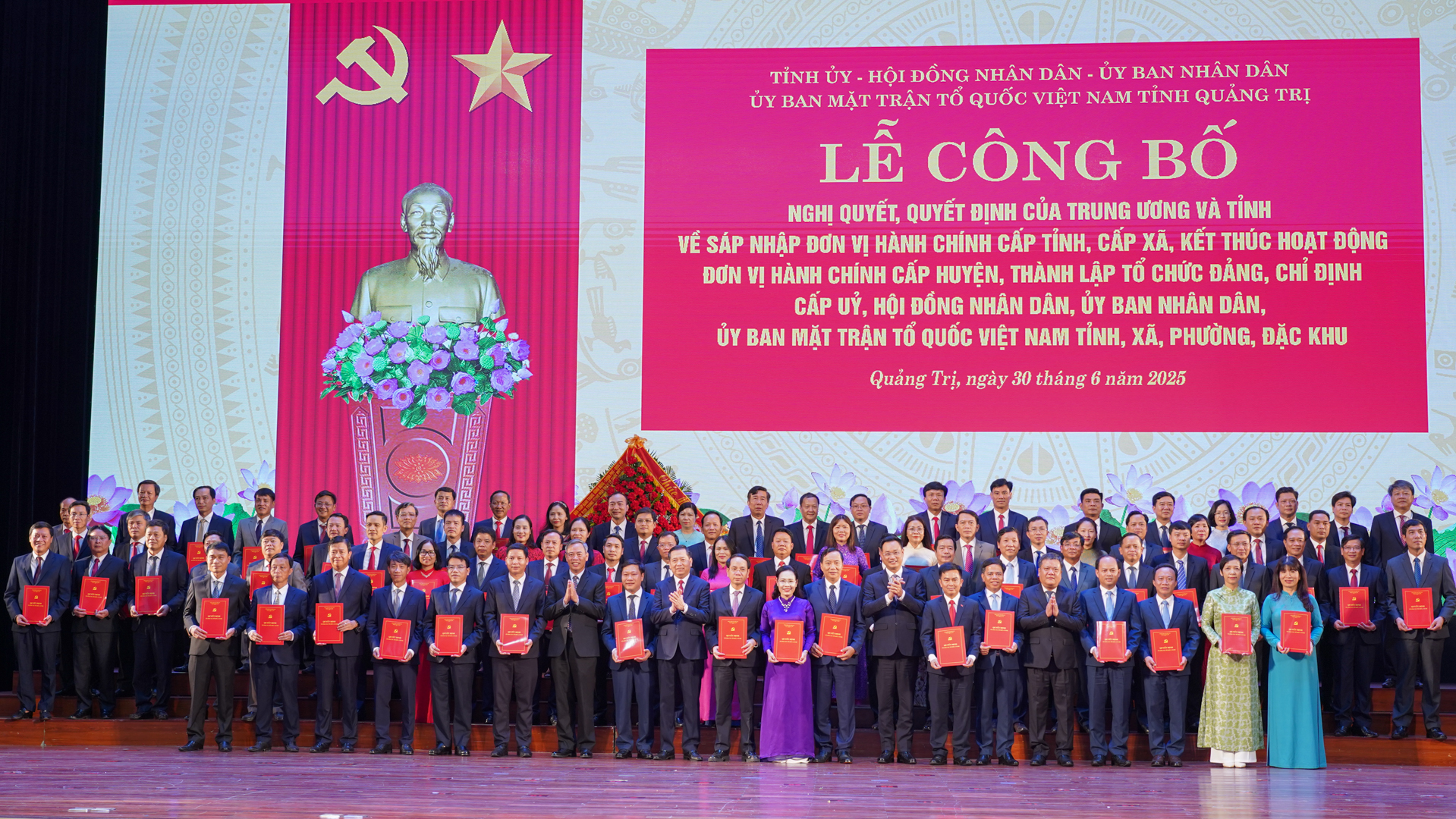 Công bố các nghị quyết, quyết định về sắp xếp đơn vị hành chính các cấp tỉnh Quảng Trị mới