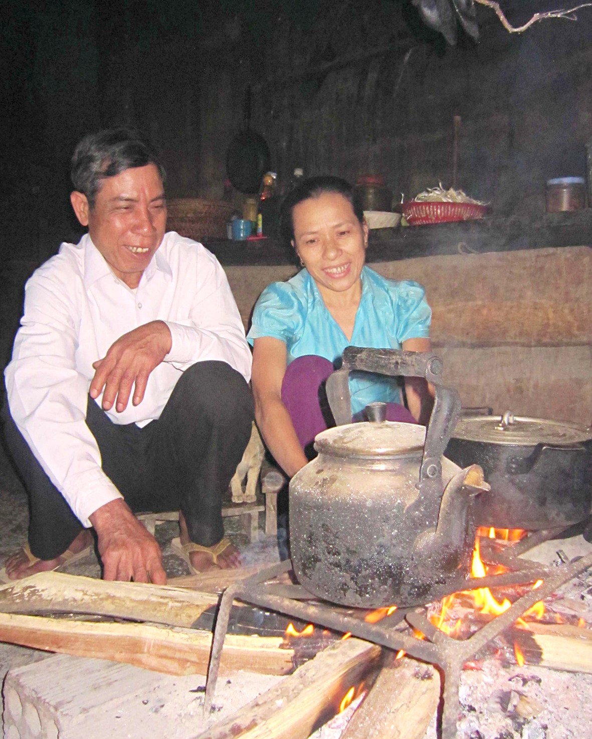 “Cõng chữ” lên non, thắp sáng đại ngàn