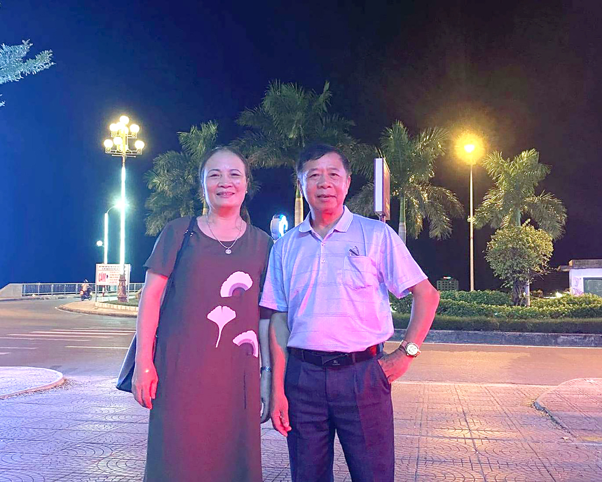 “Cõng chữ” lên non, thắp sáng đại ngàn