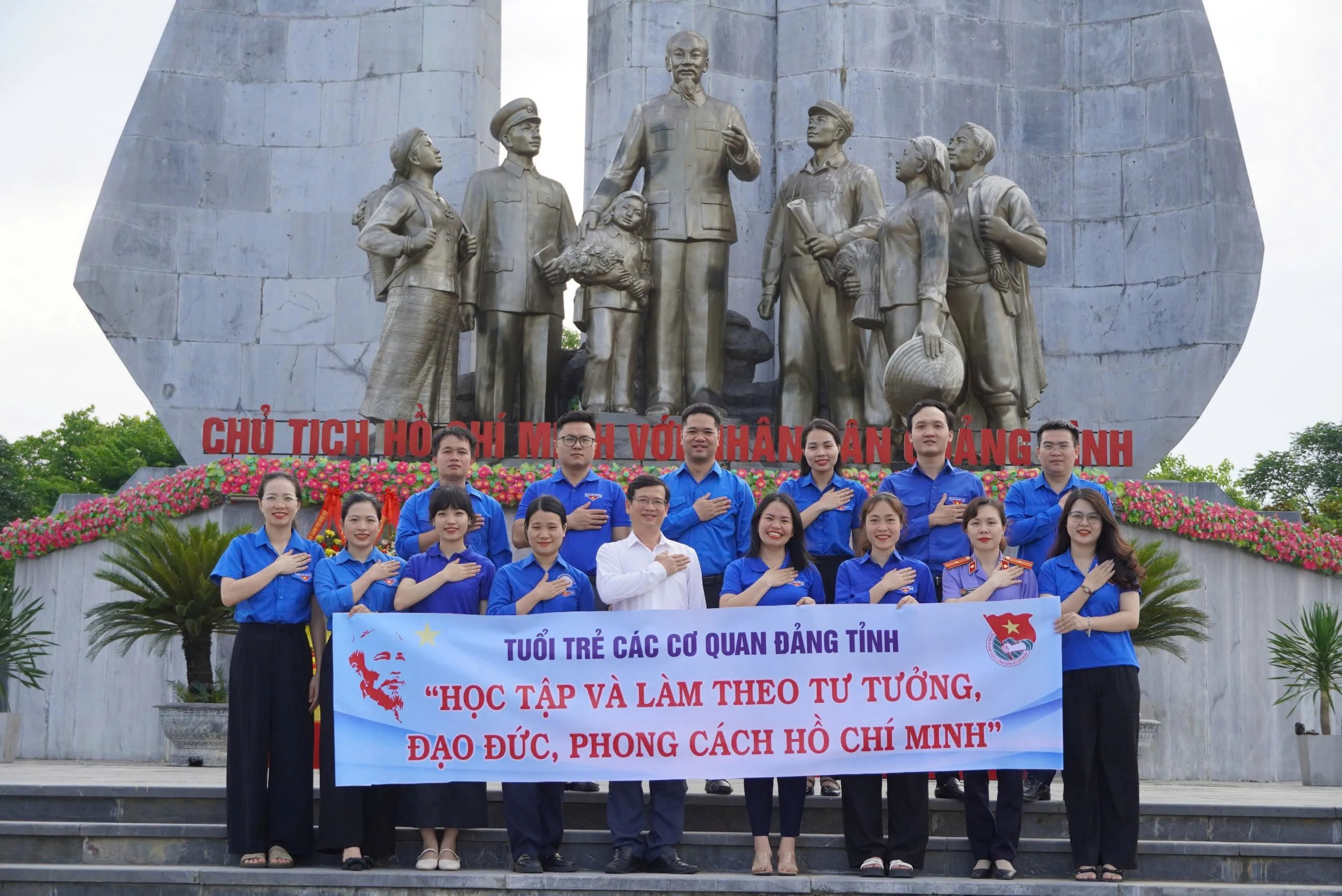Xung kích, tình nguyện làm theo lời Bác