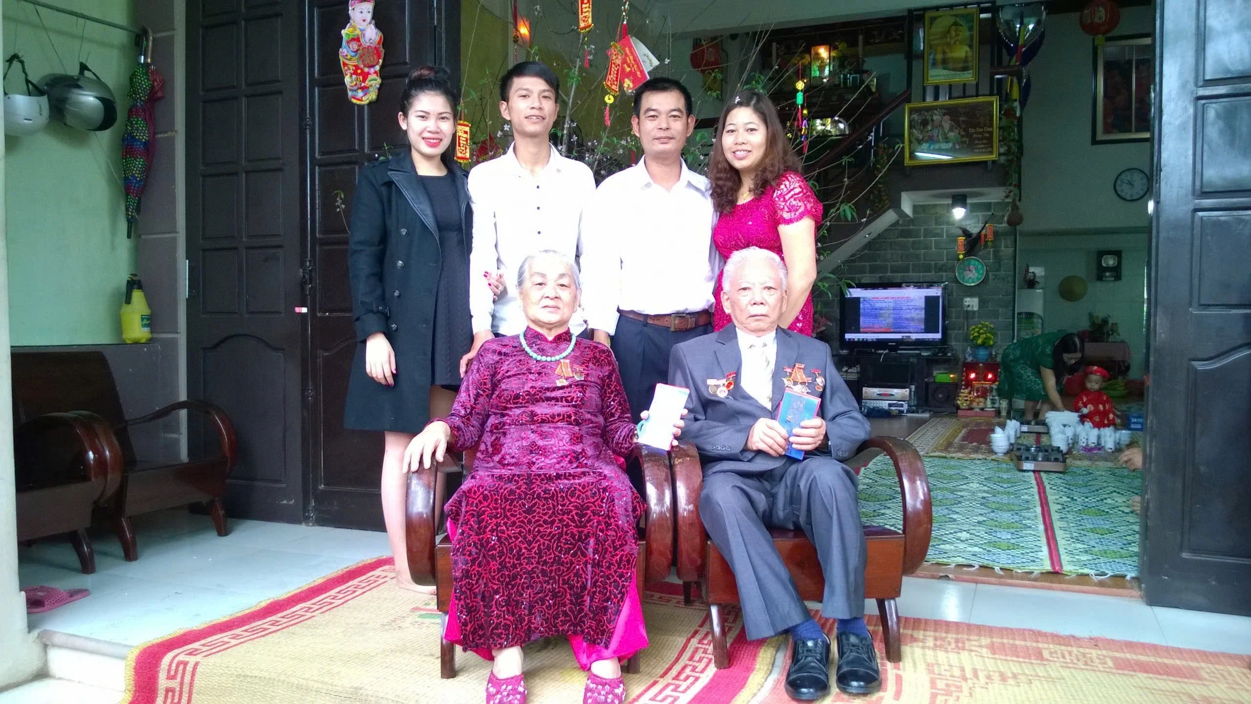 Không còn hai quê...