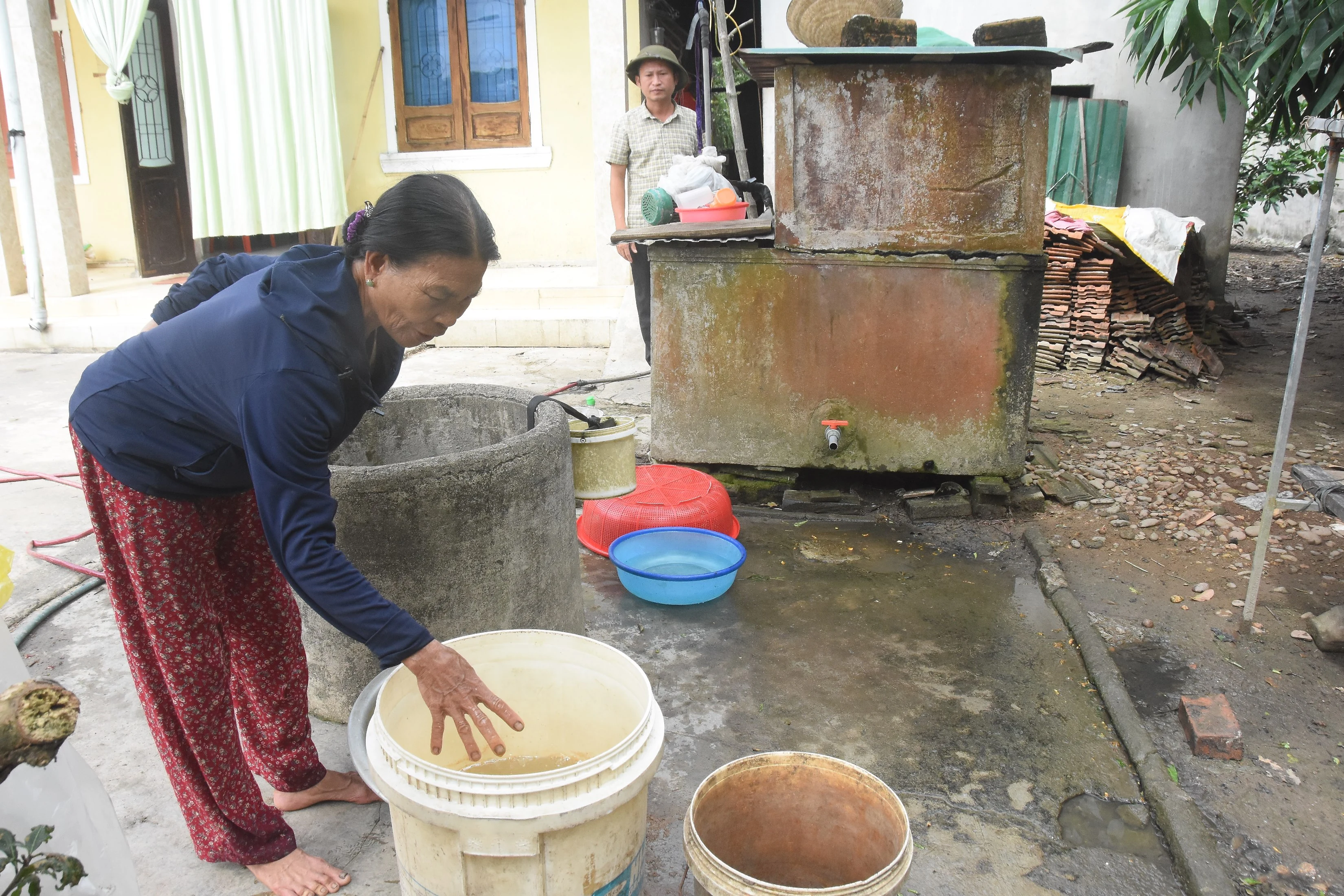 Nhiều làng quê mỏi mòn chờ nước sạch
