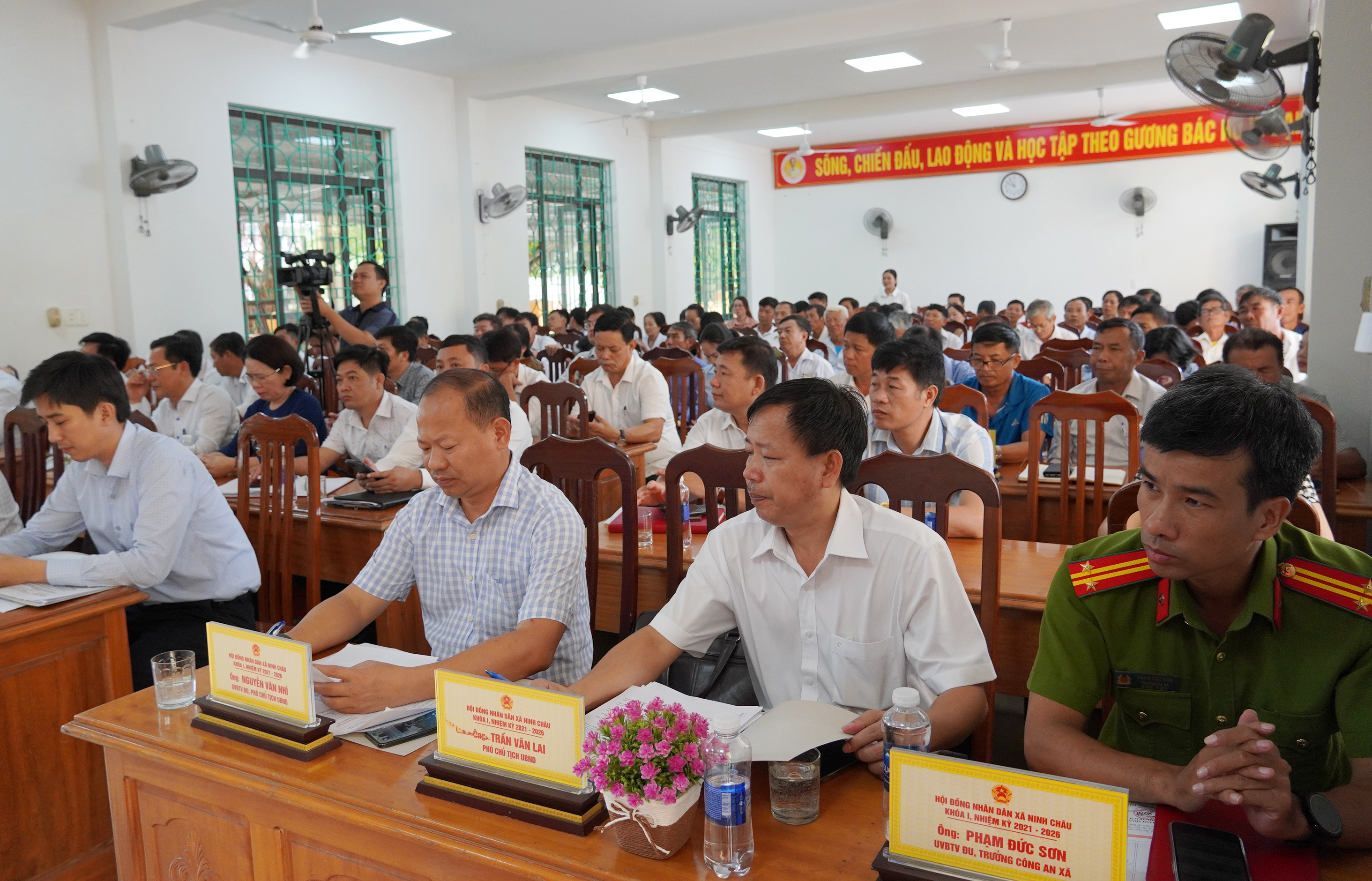 HĐND xã Ninh Châu: Kiện toàn tổ chức bộ máy hành chính mới