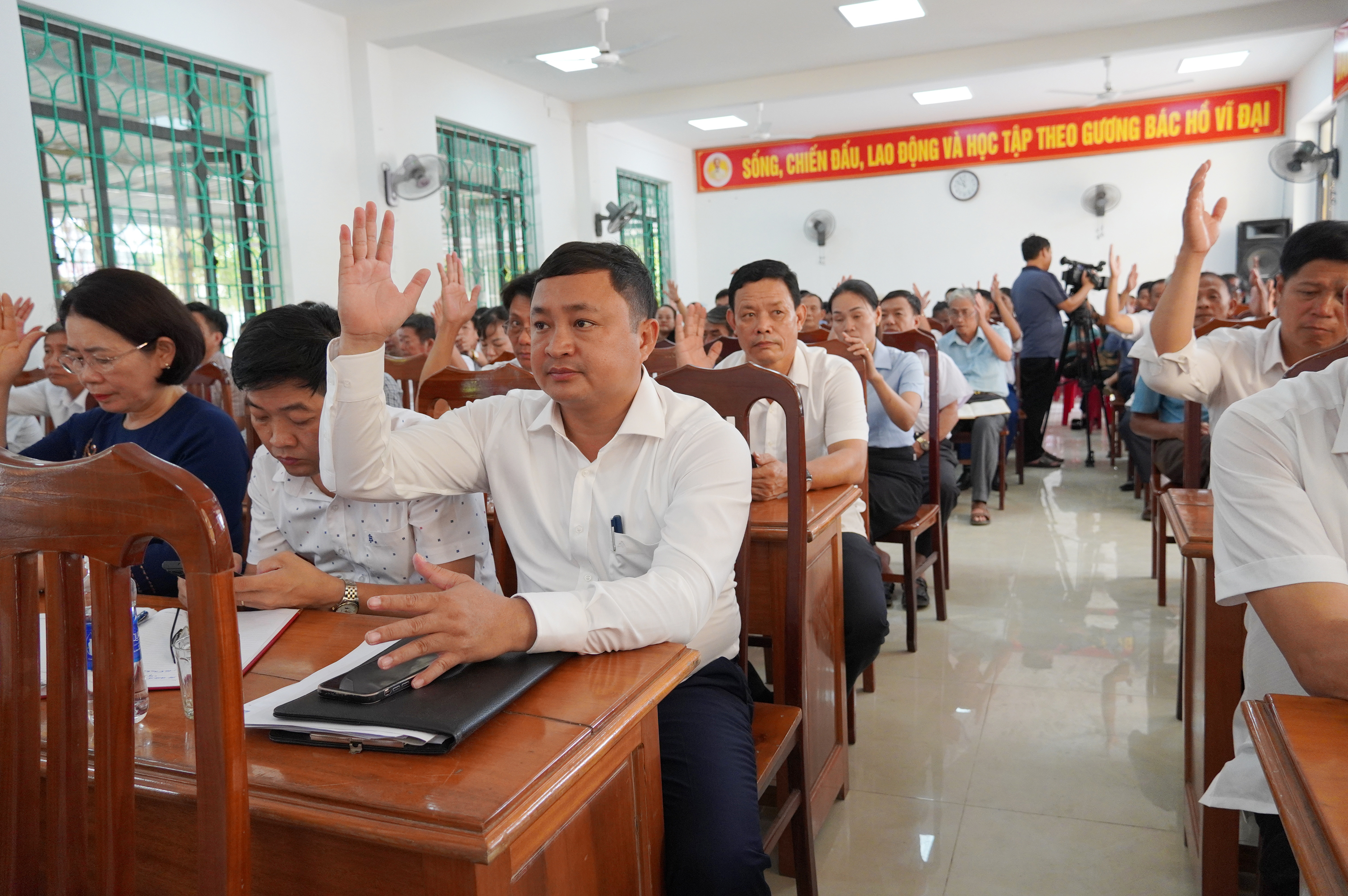 HĐND xã Ninh Châu: Kiện toàn tổ chức bộ máy hành chính mới