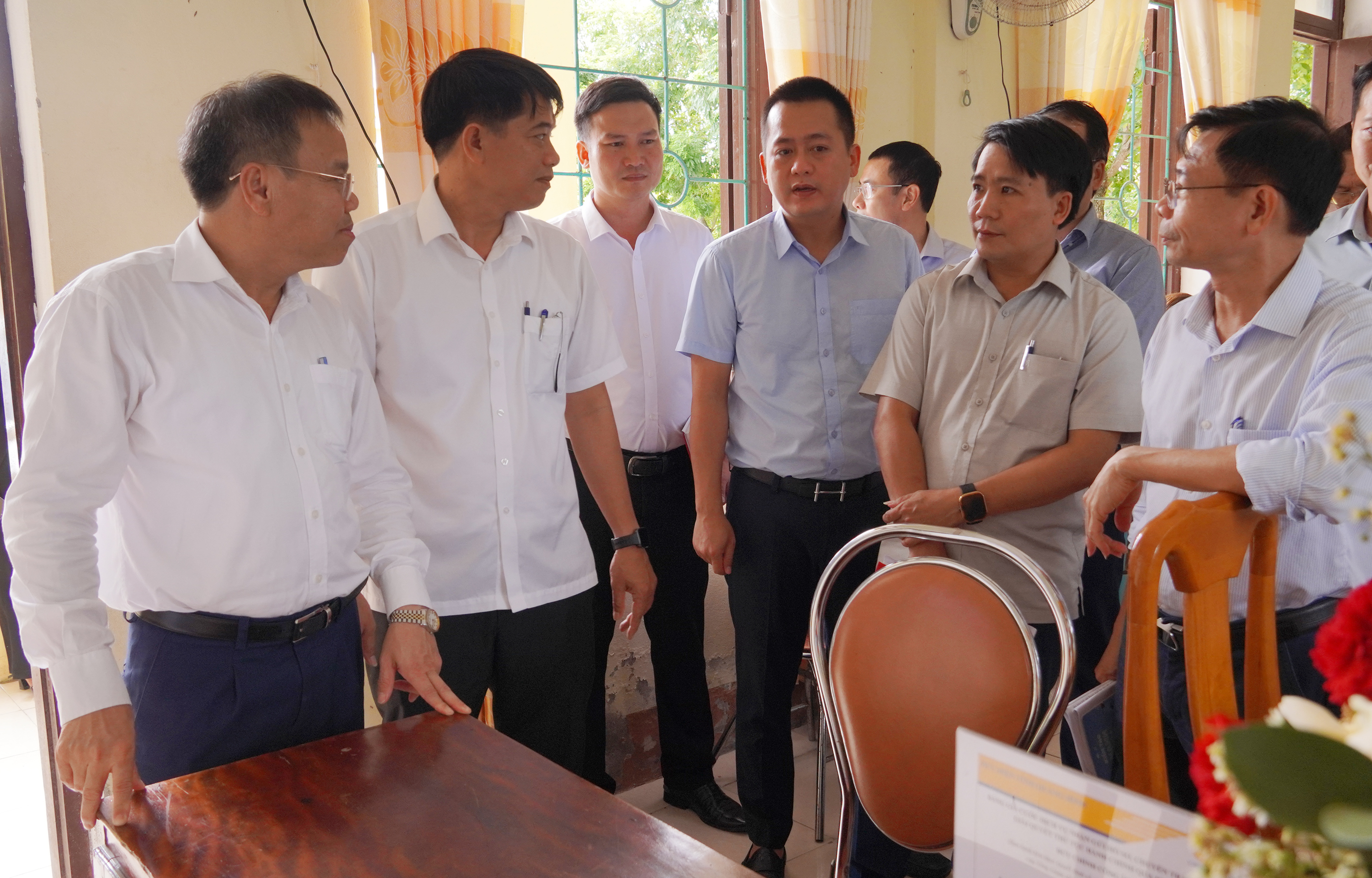 Phó Chủ tịch UBND tỉnh Lê Đức Tiến kiểm tra vận hành mô hình chính quyền 2 cấp tại xã Sen Ngư