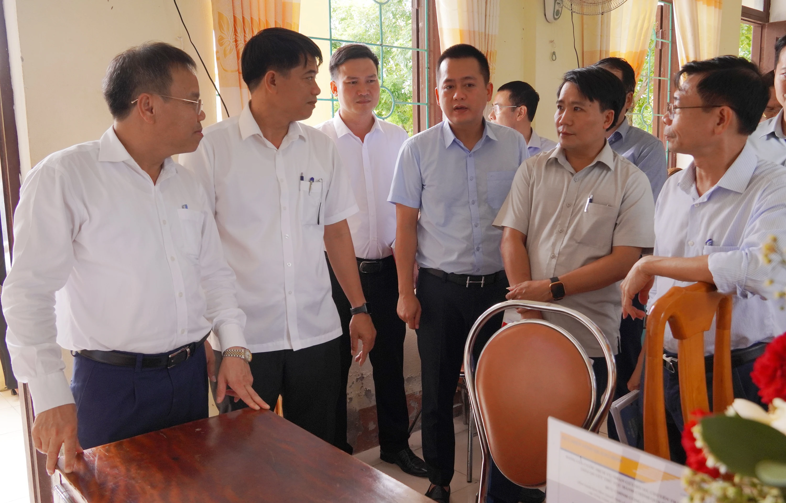 Phó Chủ tịch UBND tỉnh Lê Đức Tiến kiểm tra vận hành mô hình chính quyền 2 cấp tại xã Sen Ngư