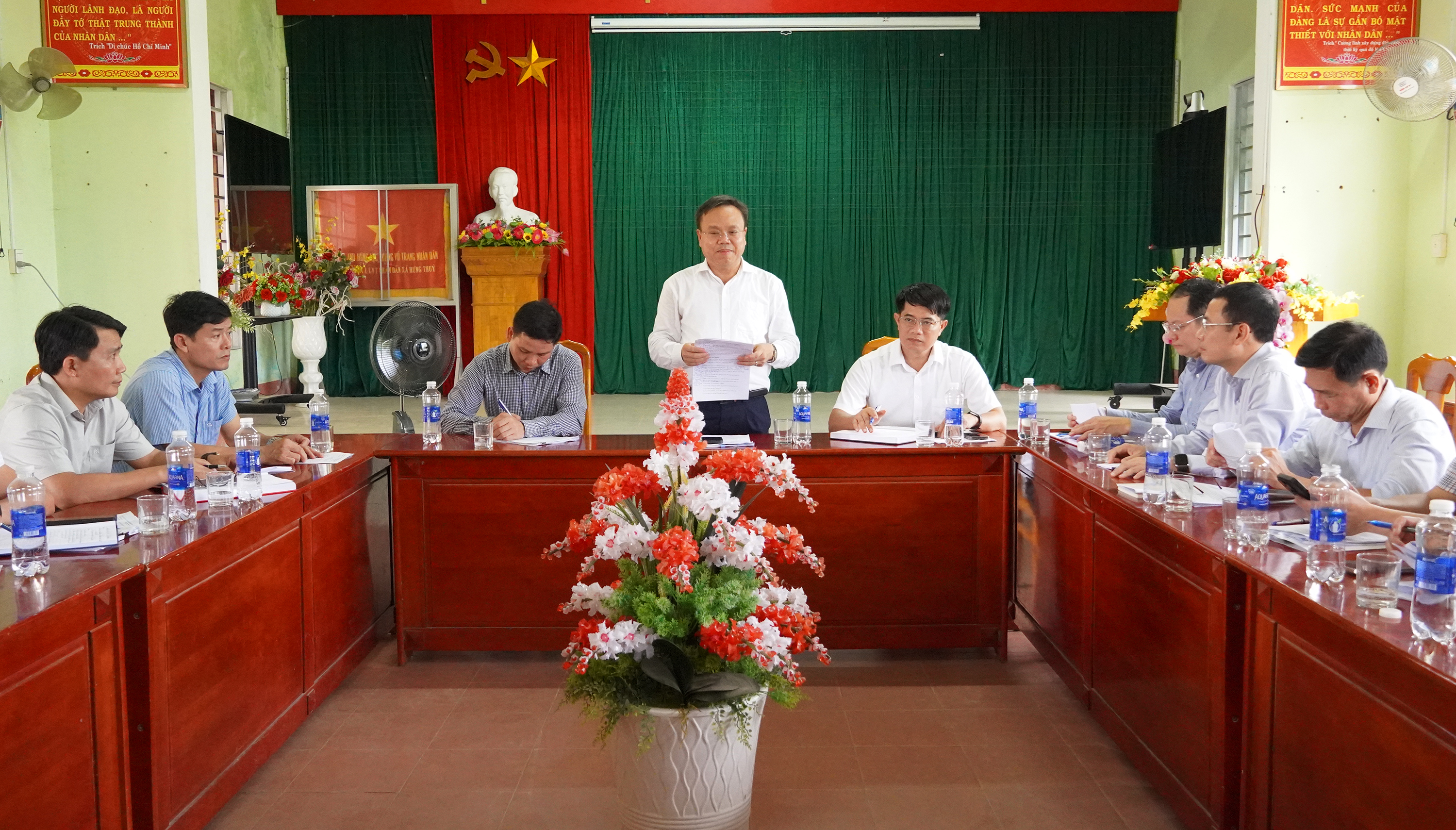 Phó Chủ tịch UBND tỉnh Lê Đức Tiến kiểm tra vận hành mô hình chính quyền 2 cấp tại xã Sen Ngư