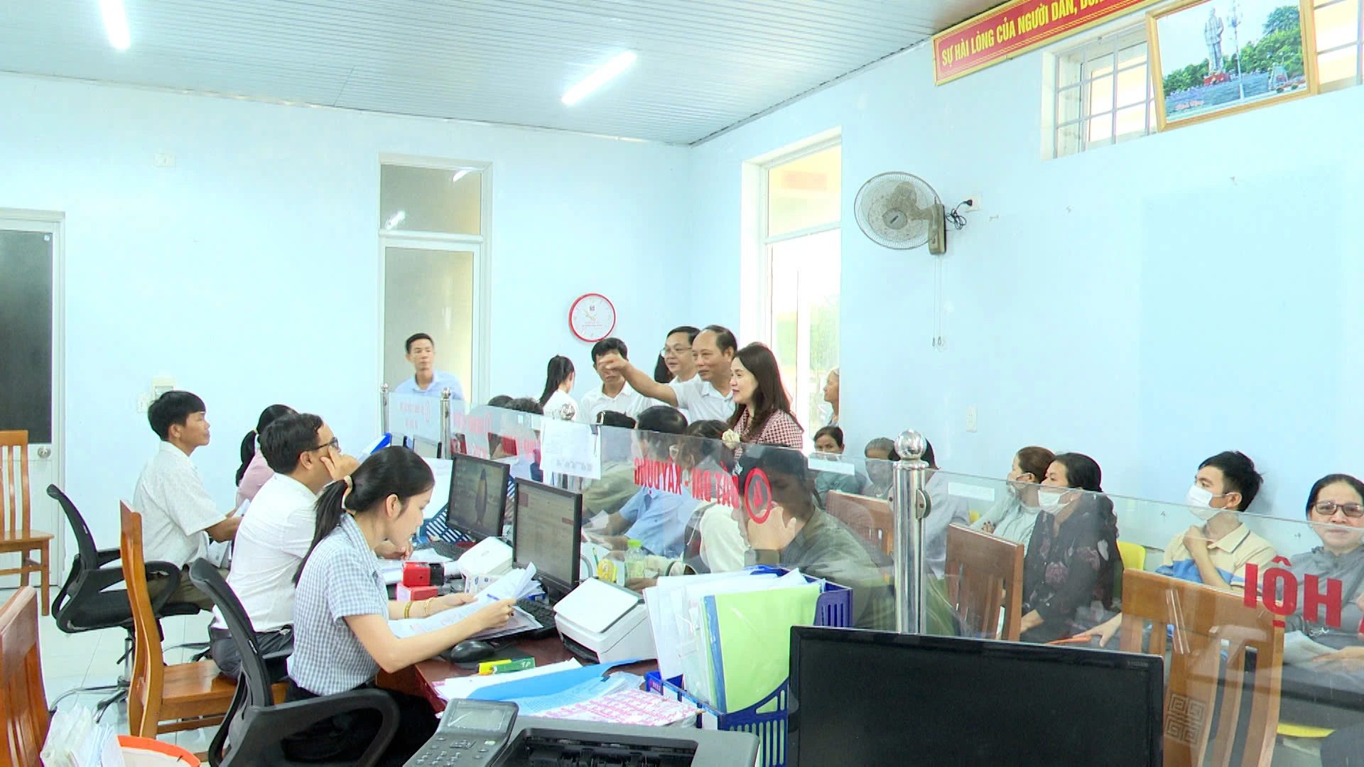 Nâng cao chất lượng phục vụ người dân và doanh nghiệp trong tiếp cận dịch vụ hành chính công