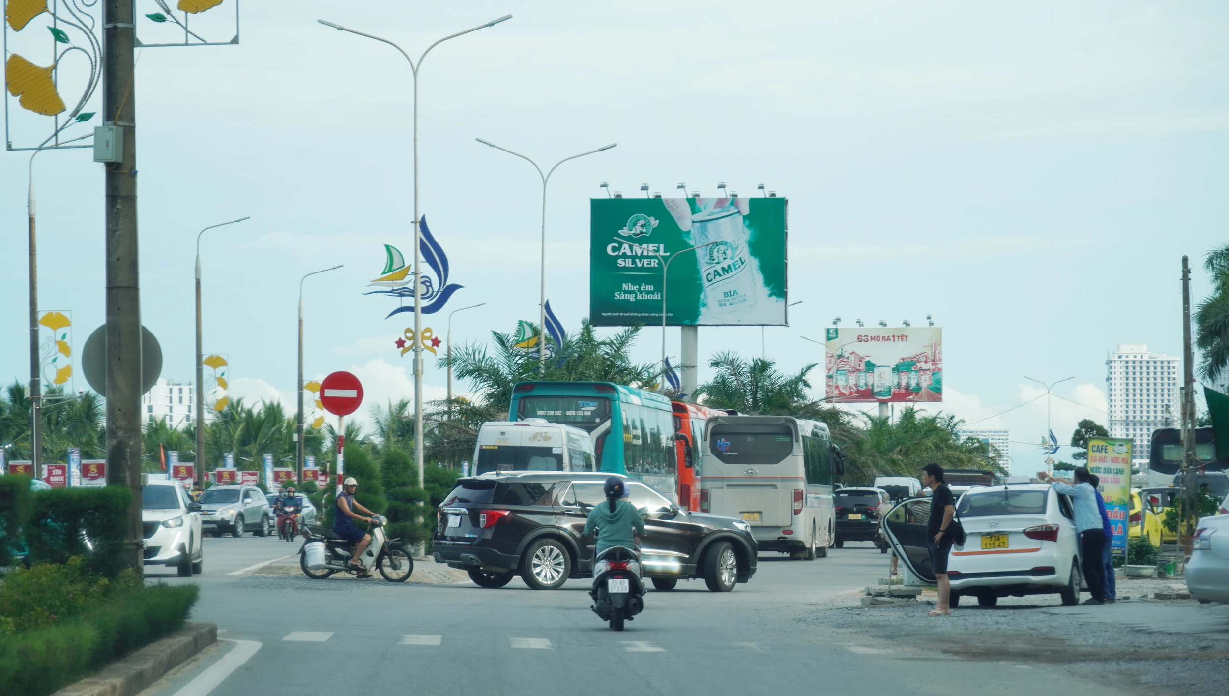Đường ra biển mùa này...