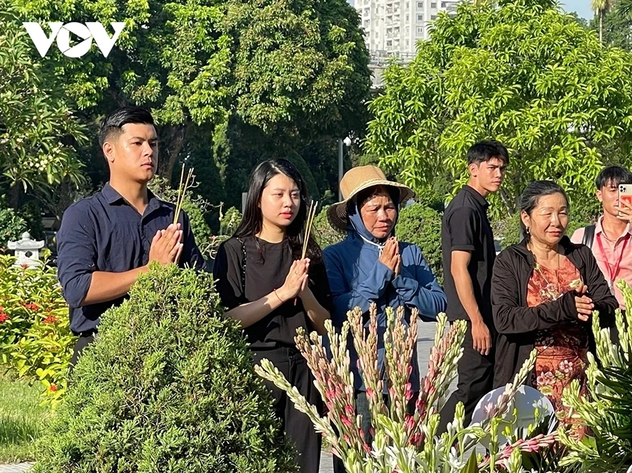 Xúc động lời hứa của người dân trong ngày giỗ đầu cố Tổng Bí thư Nguyễn Phú Trọng