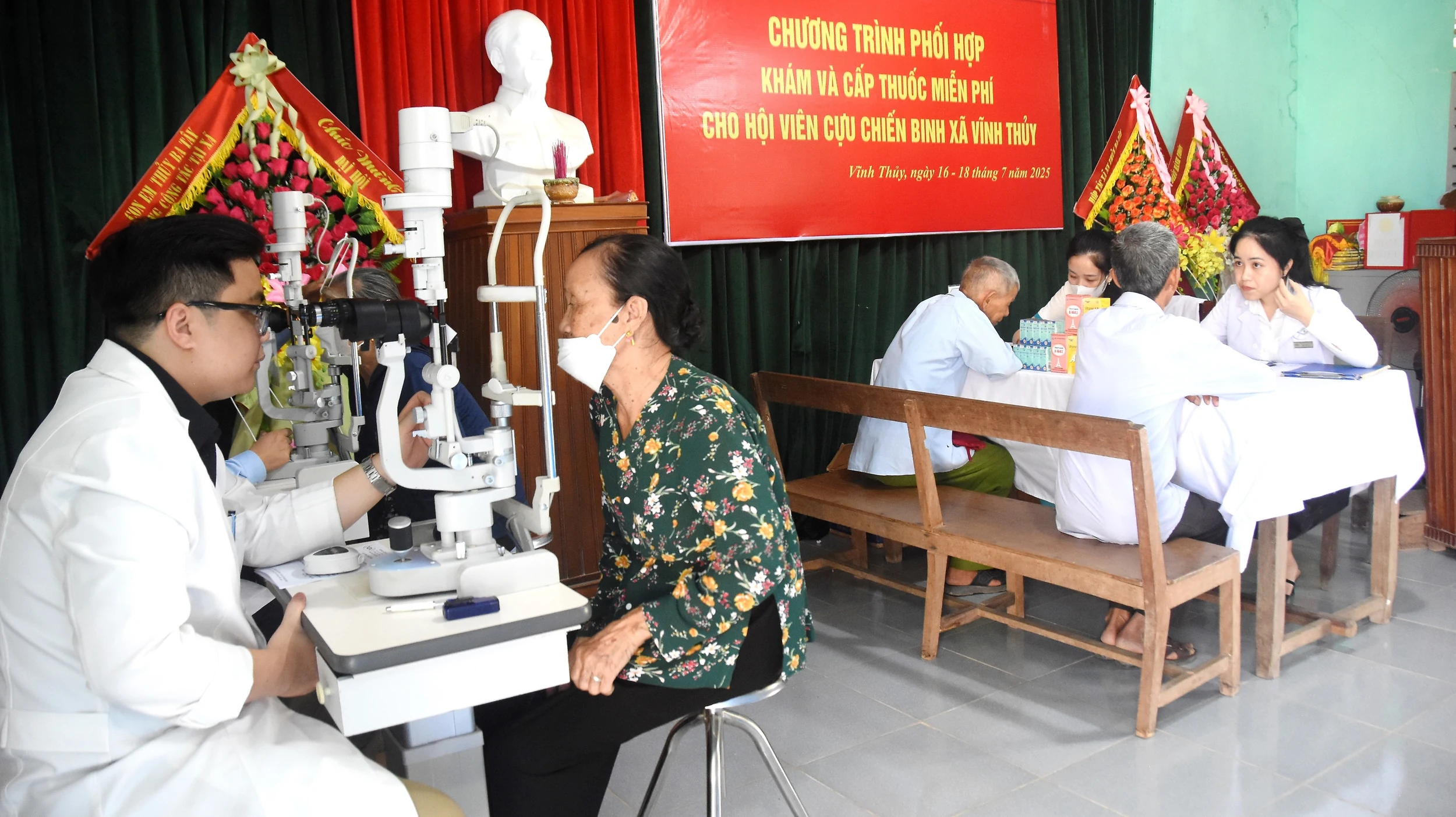 Khám, cấp phát thuốc miễn phí cho hội viên Cựu Chiến binh xã Vĩnh Thủy