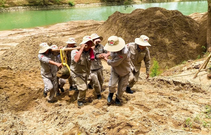 A 227kg bomb removed near Phong Nha Cave tourist site