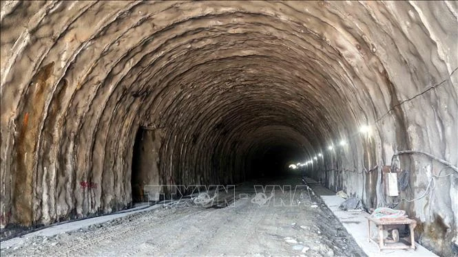 Expanded Ngang Tunnel connects Quang Tri and Ha Tinh 