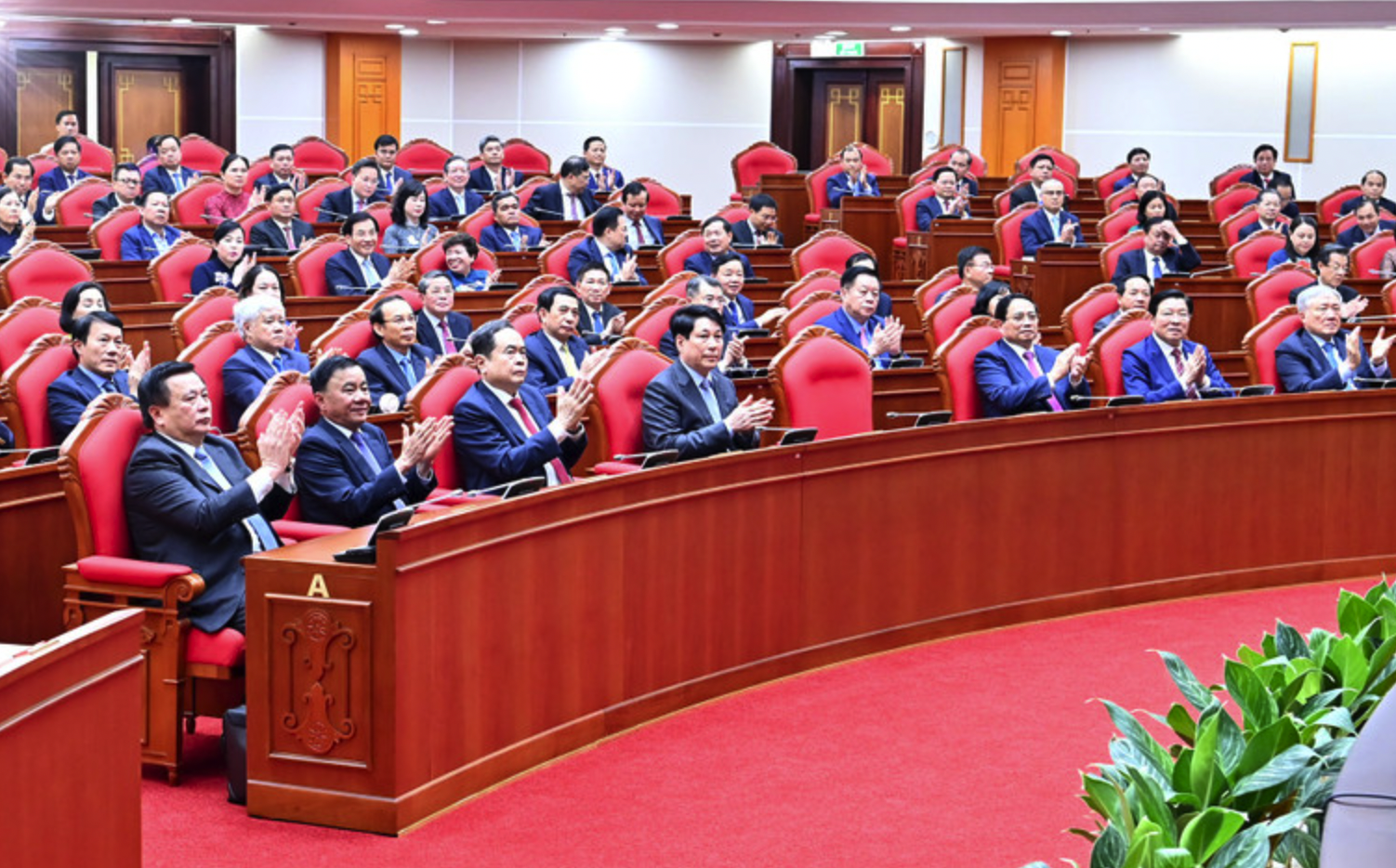 Thông báo hội nghị lần thứ 12 Ban Chấp hành Trung ương Đảng khóa XIII