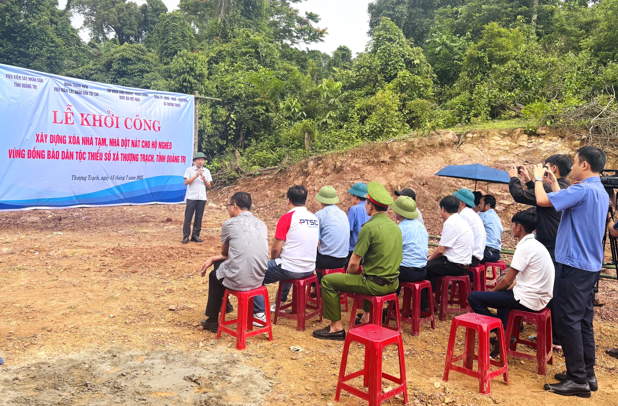 Khởi công xây dựng 30 nhà ở cho hộ nghèo tại xã Thượng Trạch