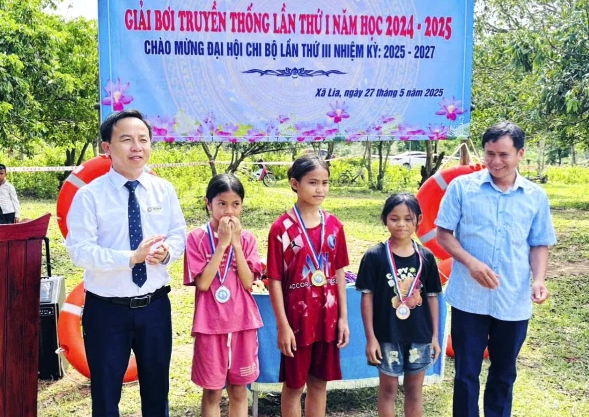 Vì sự nghiệp “trồng người” ở vùng khó