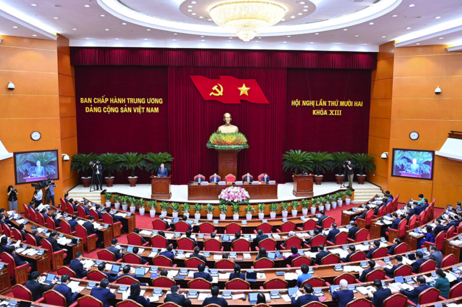 Khai mạc hội nghị lần thứ 12 Ban Chấp hành Trung ương Đảng khóa XIII