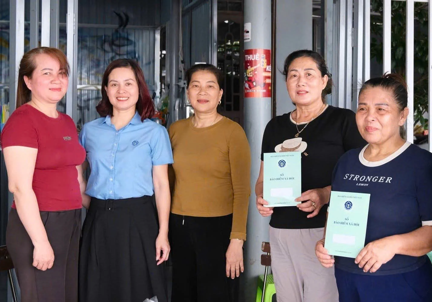 Gần 1,5 triệu người tham gia bảo hiểm xã hội, bảo hiểm y tế