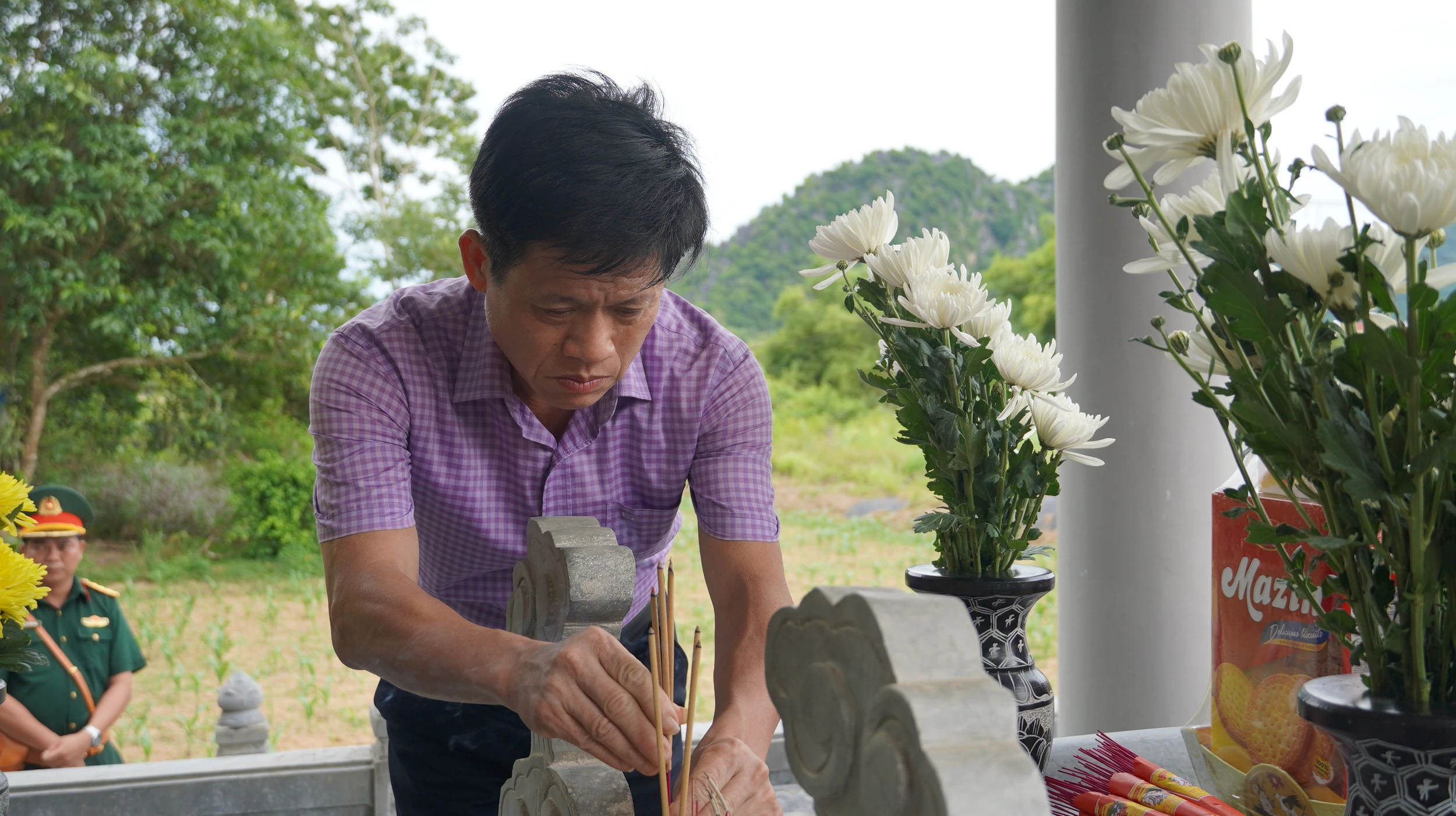 Lãnh đạo tỉnh dâng hương viếng các anh hùng liệt sĩ