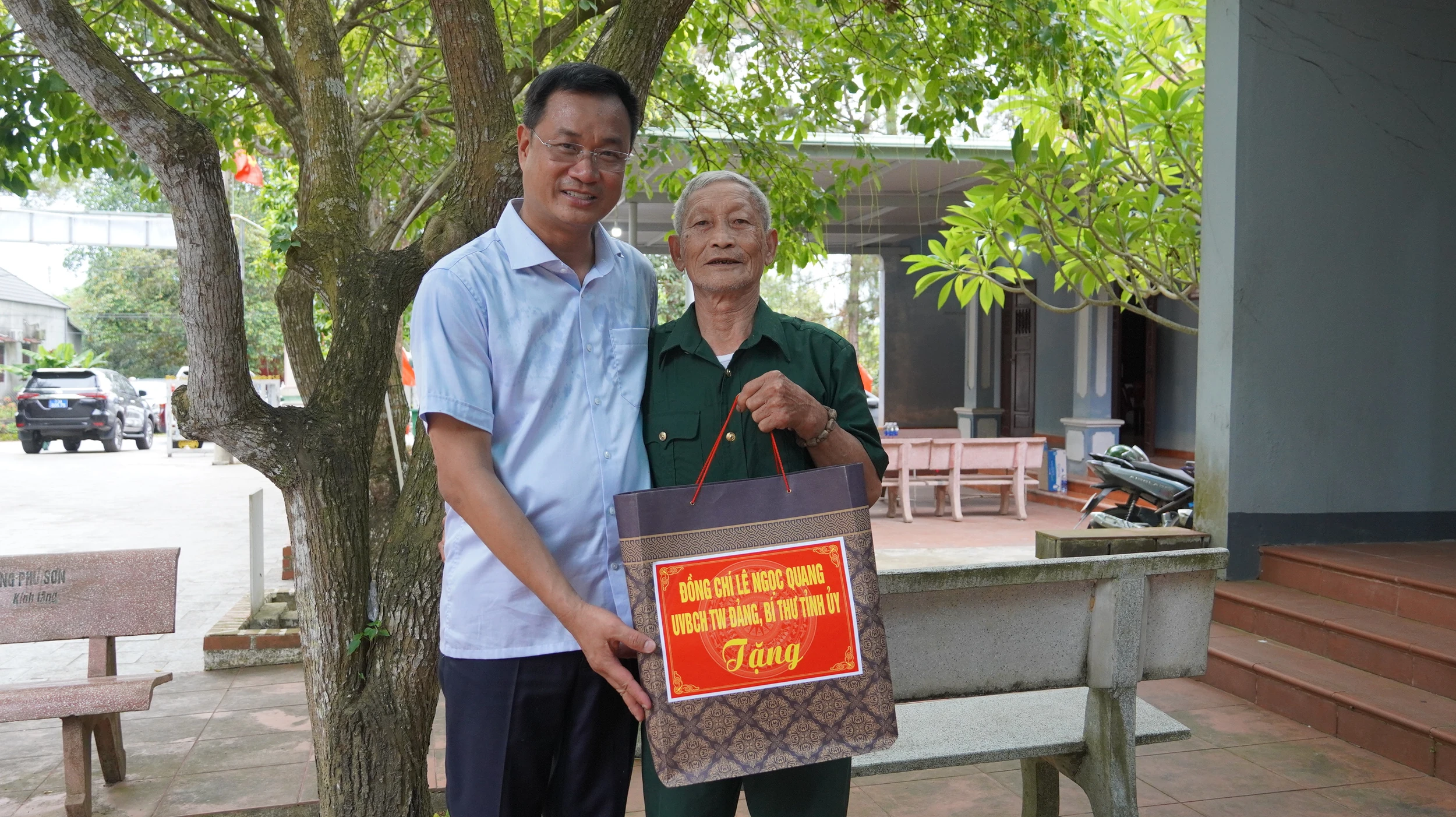 Lãnh đạo tỉnh dâng hương viếng các anh hùng liệt sĩ