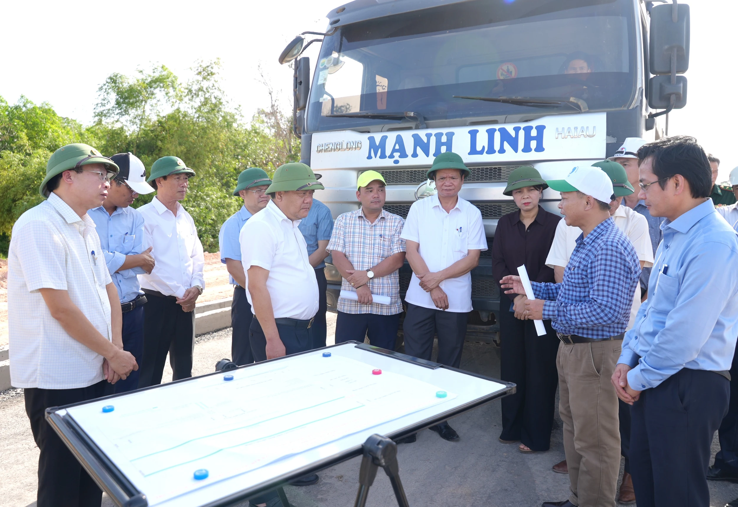 Đẩy mạnh tuyên truyền, tạo sự đồng thuận trong triển khai các công trình, dự án