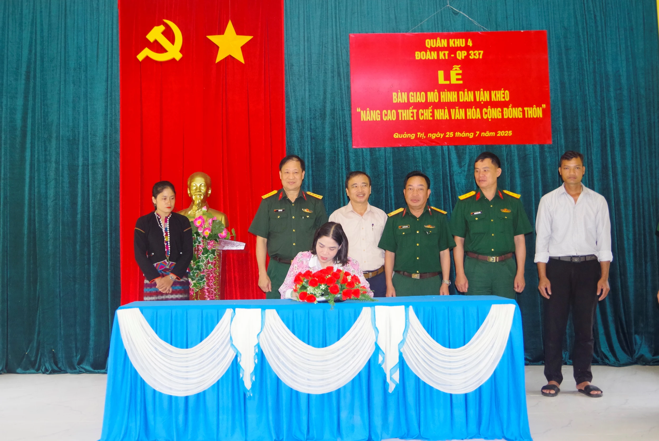 Bàn giao 4 mô hình Dân vận khéo cho các thôn vùng đặc biệt khó khăn