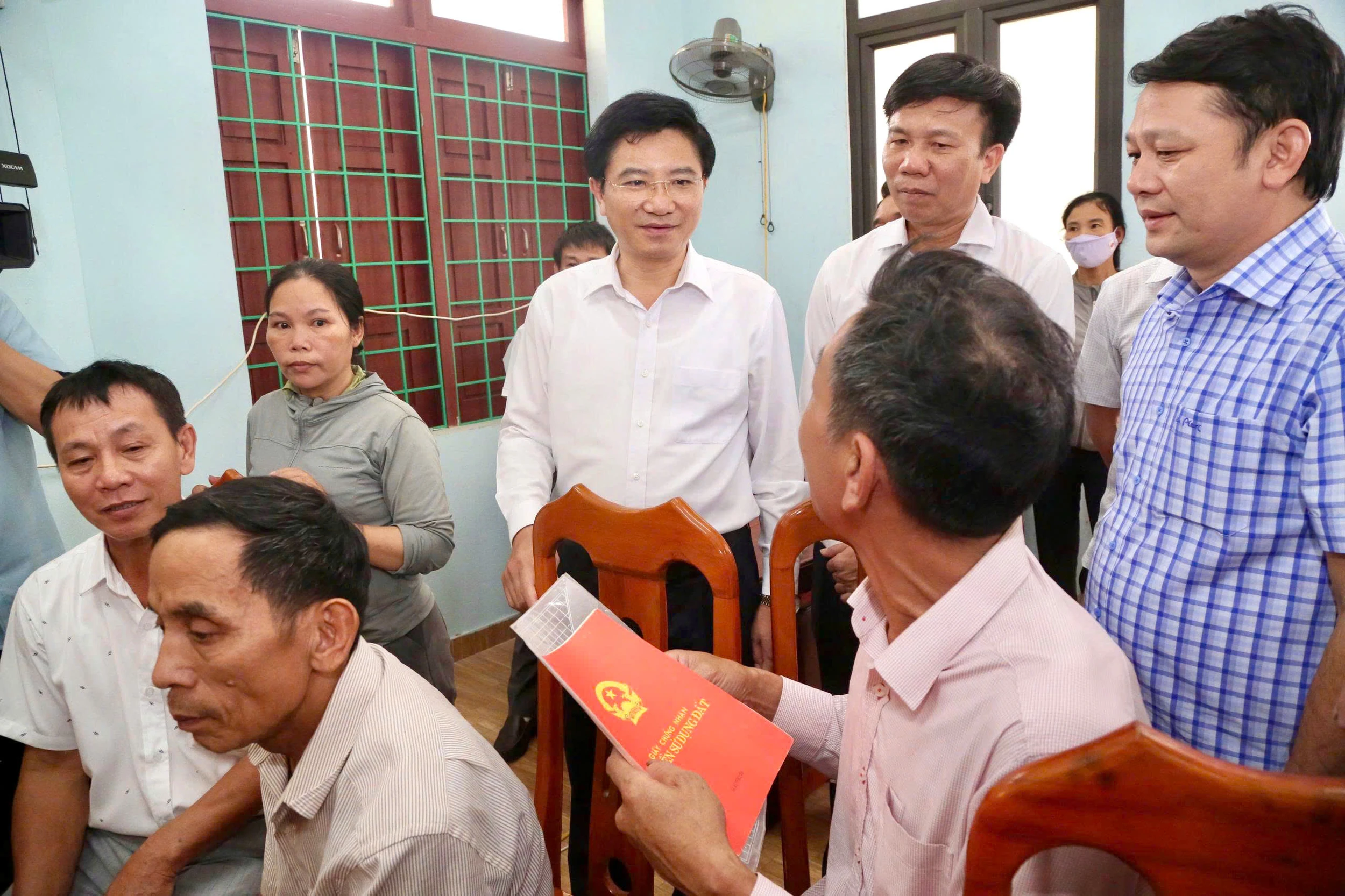 Trưởng ban Tuyên giáo và Dân vận Tỉnh ủy Trương An Ninh làm việc với xã Tân Gianh về công tác chuẩn bị đại hội