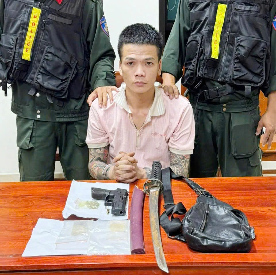 Bắt nam thanh niên phạm tội quả tang mang theo súng và ma túy ở Nam Đông Hà