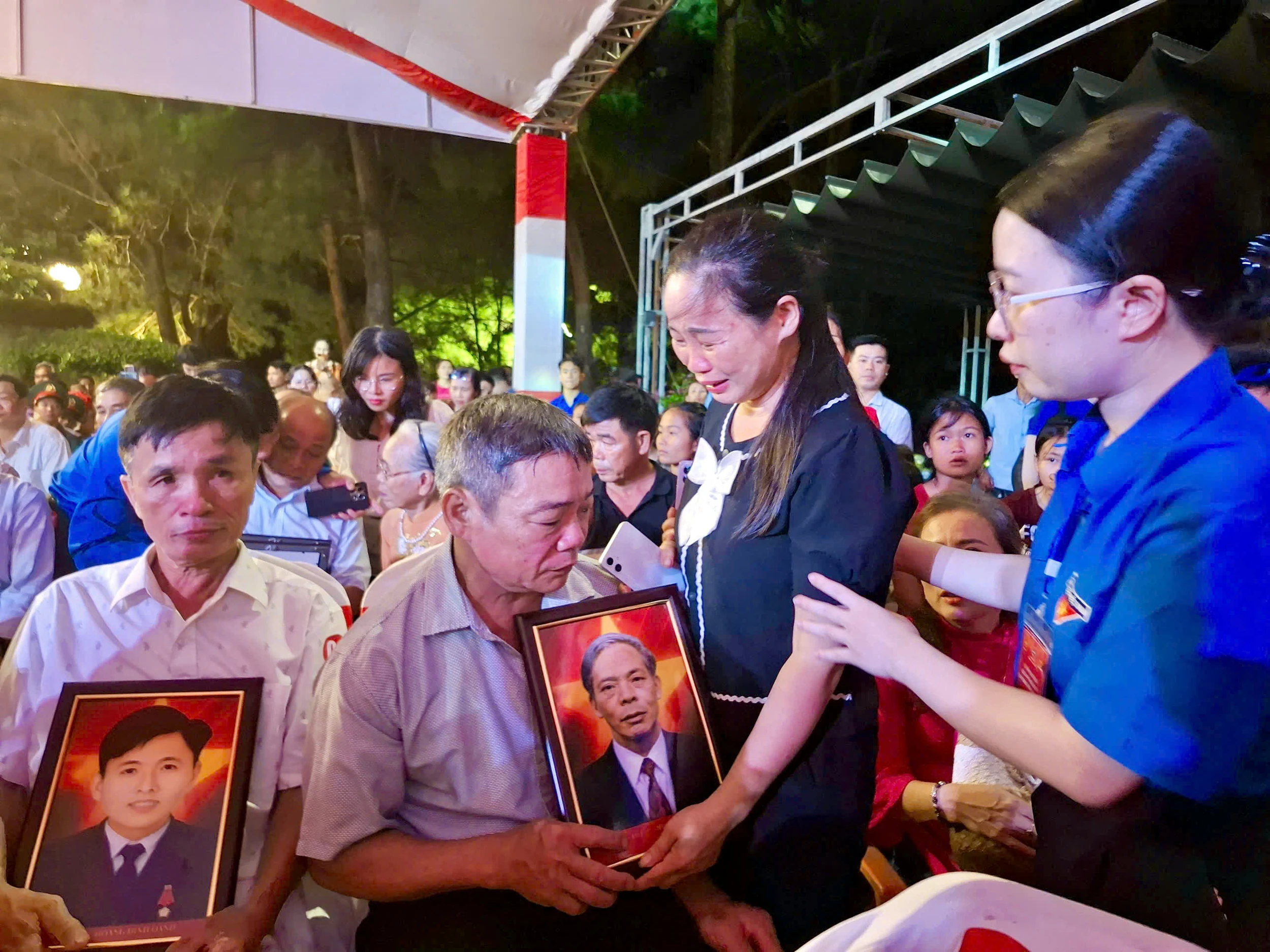Thủ tướng Chính phủ Phạm Minh Chính tham dự lễ thắp nến tri ân các anh hùng liệt sĩ cấp quốc gia tại Quảng Trị