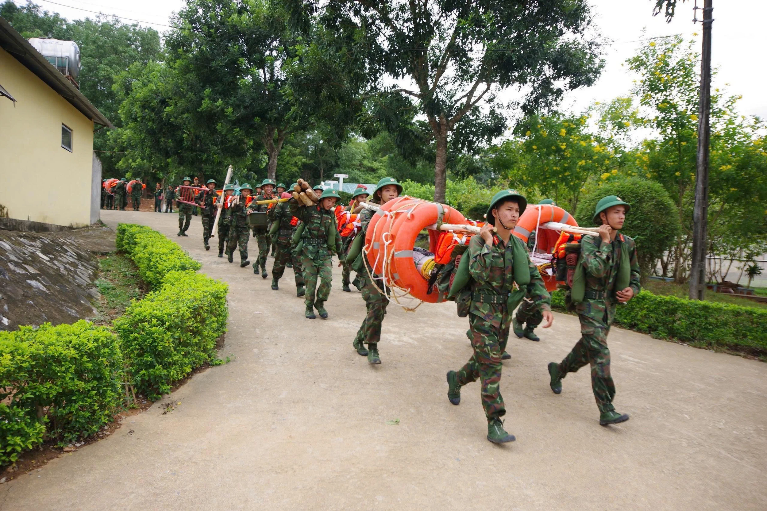 Tập trung lãnh đạo nâng cao chất lượng tổng hợp, khả năng sẵn sàng chiến đấu