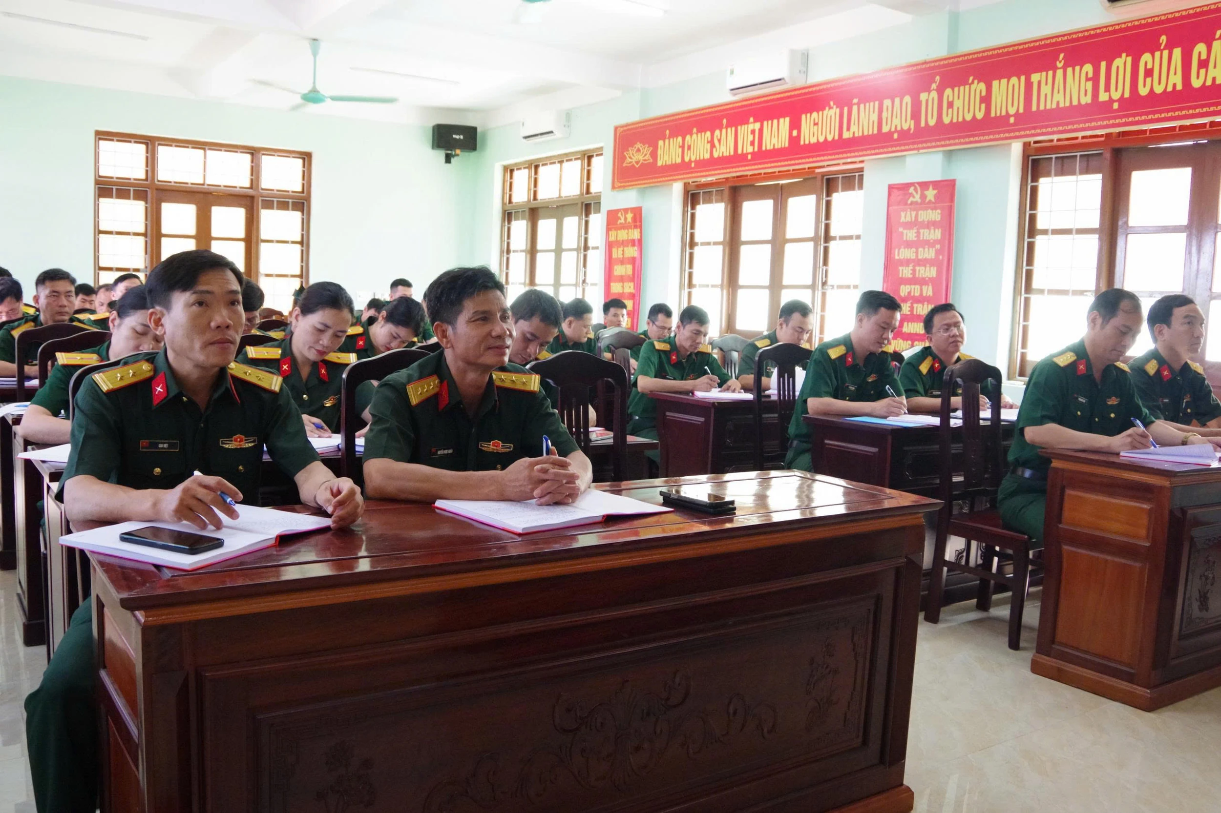 Quyết tâm lãnh đạo đơn vị thực hiện thắng lợi nhiệm vụ quân sự, quốc phòng