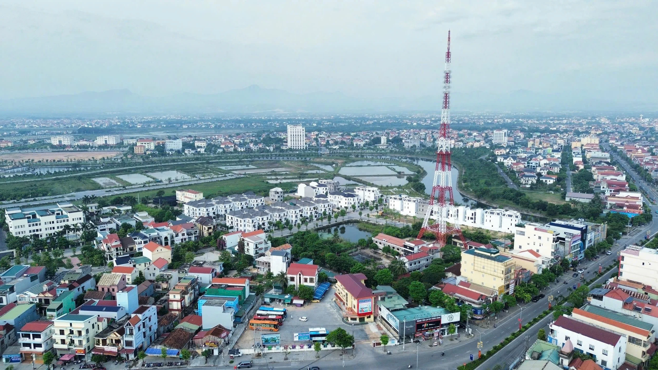 Tham gia đóng góp ý kiến vào Dự thảo Báo cáo chính trị trình Đại hội Đảng bộ tỉnh nhiệm kỳ 2025 - 2030