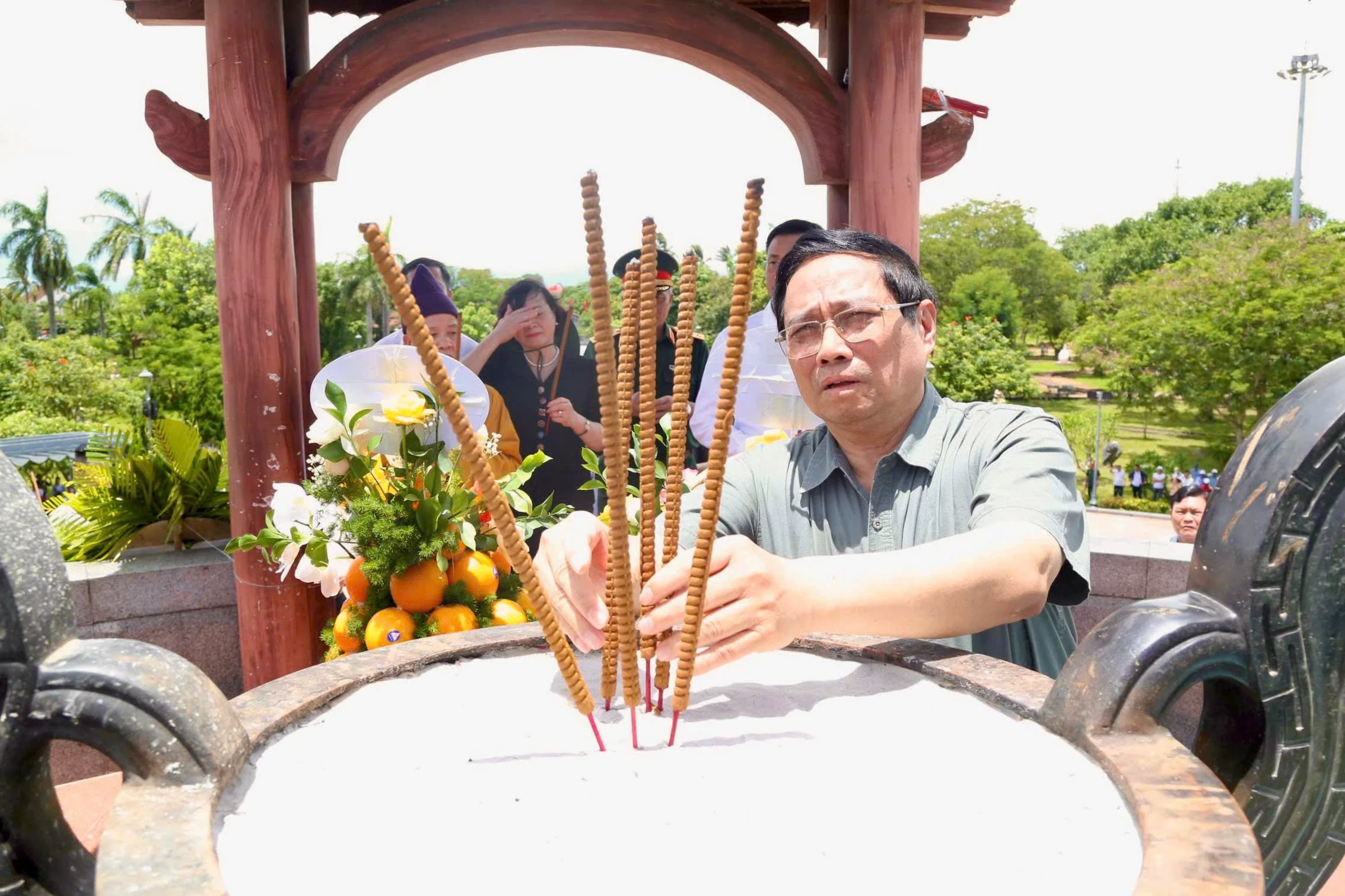 Prime Minister pays tribute to fallen heroes in Quang Tri