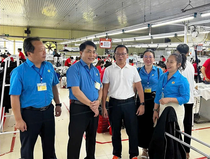 Liên đoàn Lao động tỉnh nắm bắt tình hình tại các công đoàn cơ sở doanh nghiệp