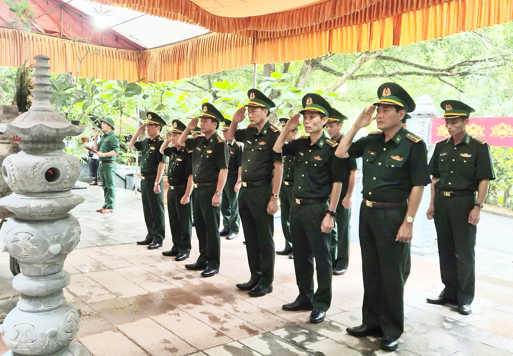 Đảng ủy, Ban Chỉ huy Bộ đội Biên phòng tỉnh tri ân các anh hùng liệt sĩ