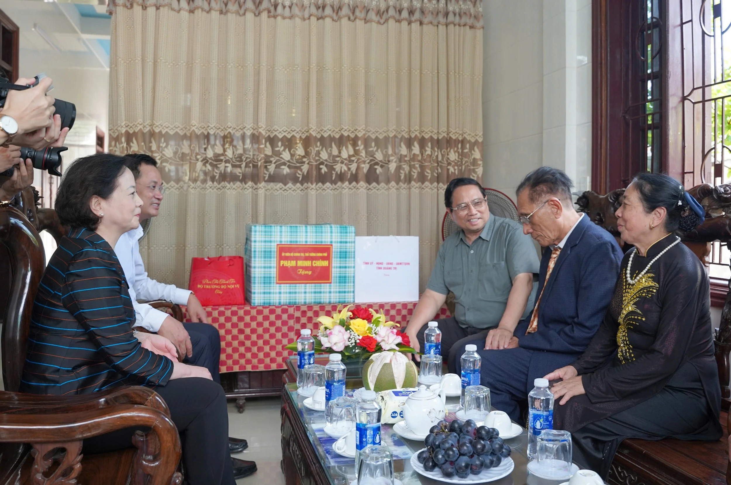 Thủ tướng Chính phủ Phạm Minh Chính kiểm tra tiến độ dự án và thăm người có công