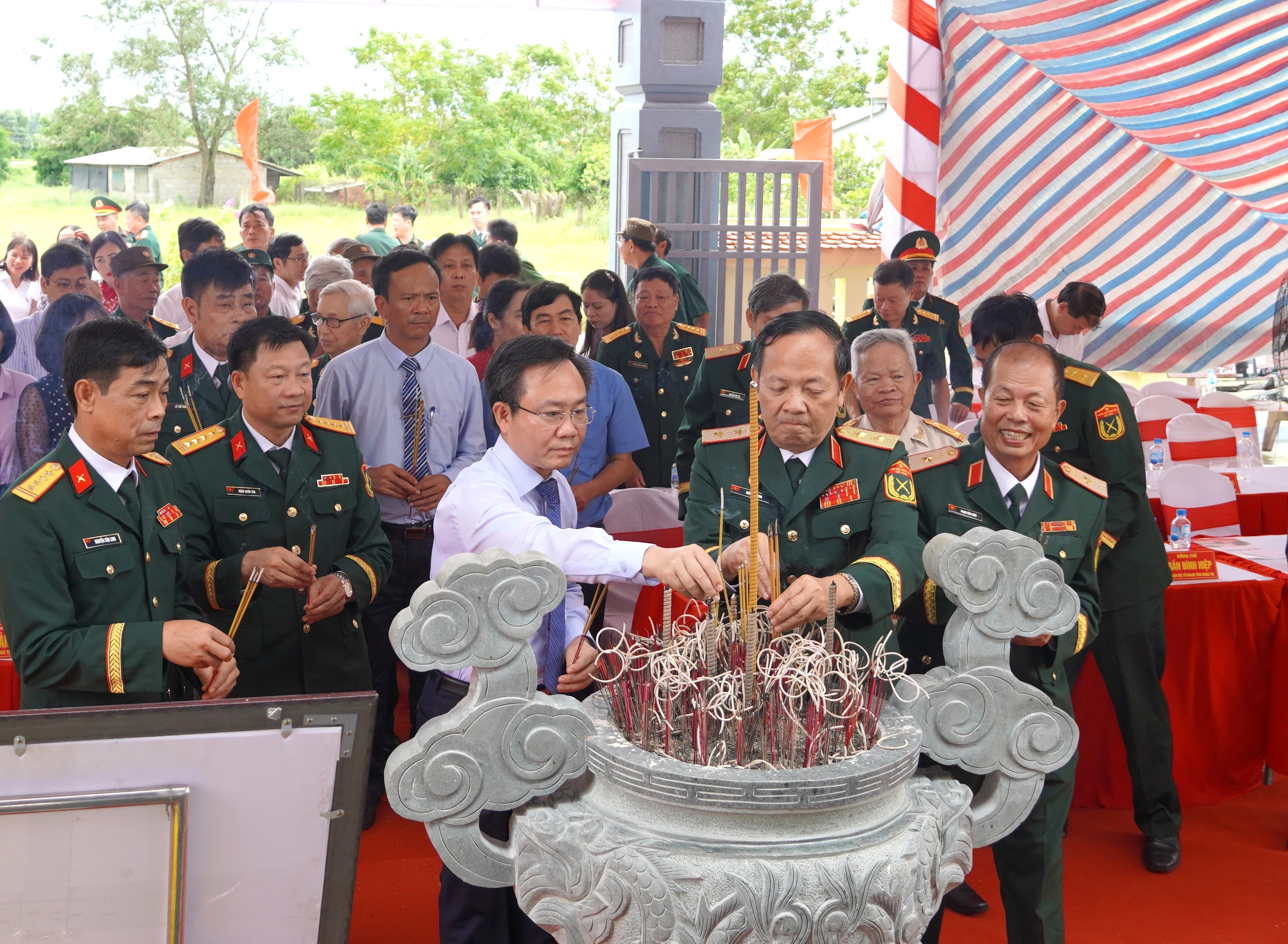 Đón nhận bằng xếp hạng Di tích lịch sử cấp tỉnh “Nơi Sư đoàn 341 làm lễ xuất quân vào chiến trường miền Nam, ngày 3/2/1975”