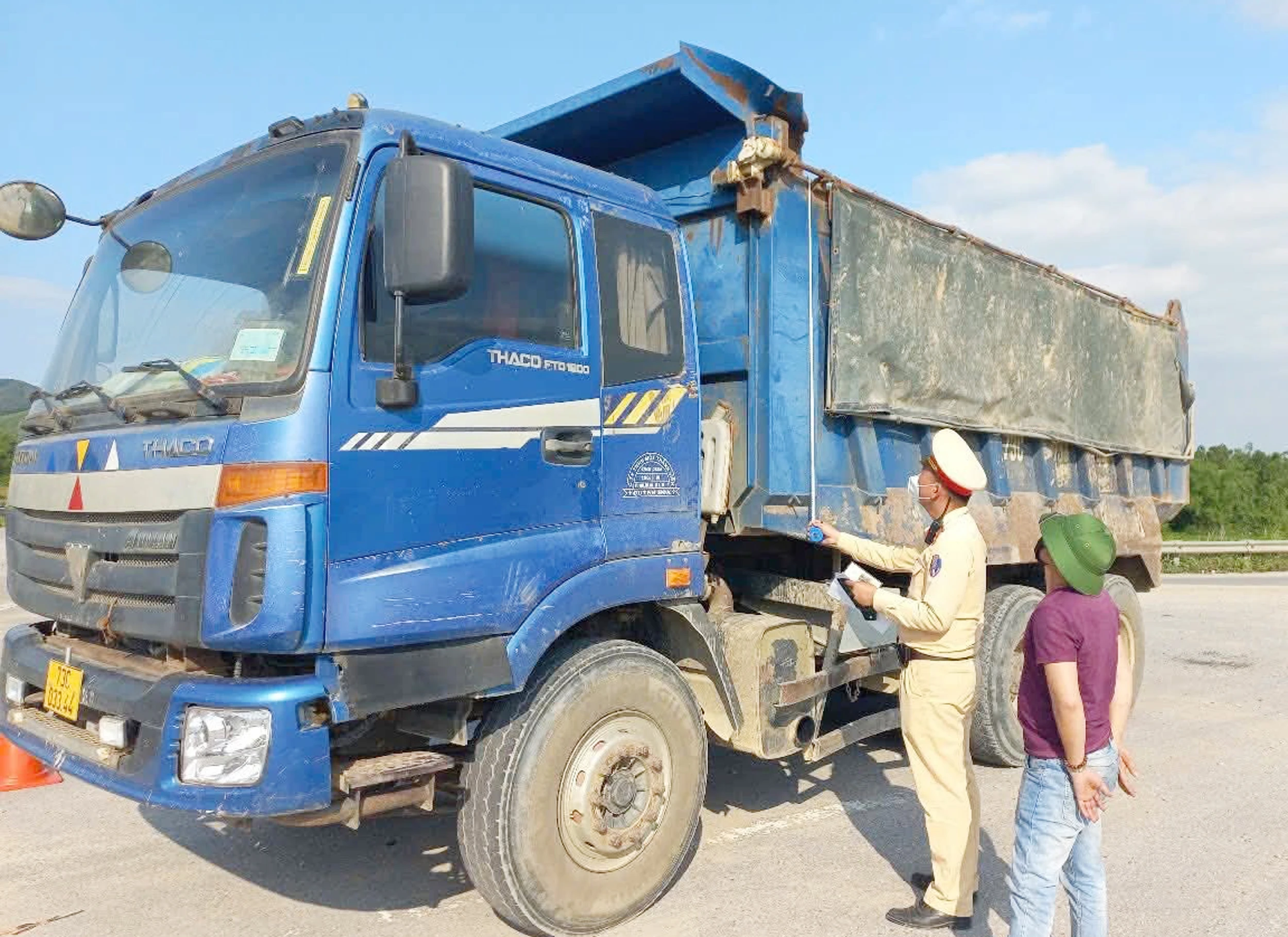 Mở đợt cao điểm xử lý các phương tiện chở hàng vi phạm