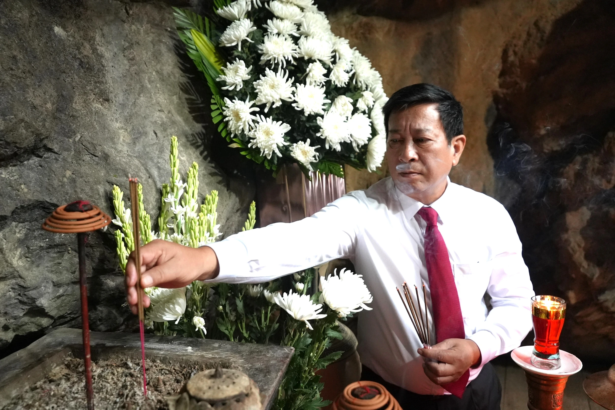 Ban Quản lý Vườn Quốc gia Phong Nha - Kẻ Bàng tri ân các anh hùng liệt sĩ