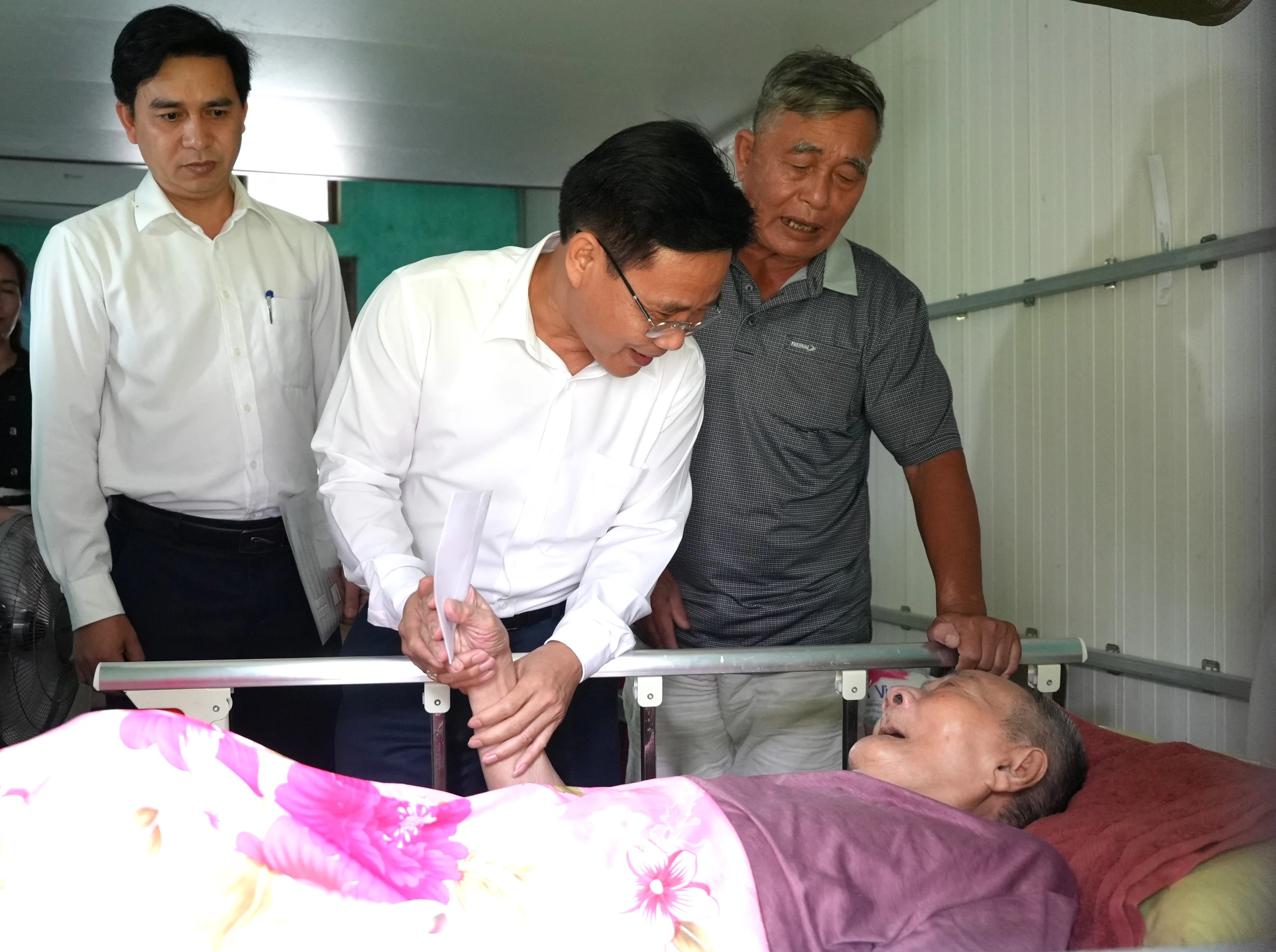 Ban Quản lý Vườn Quốc gia Phong Nha - Kẻ Bàng tri ân các anh hùng liệt sĩ